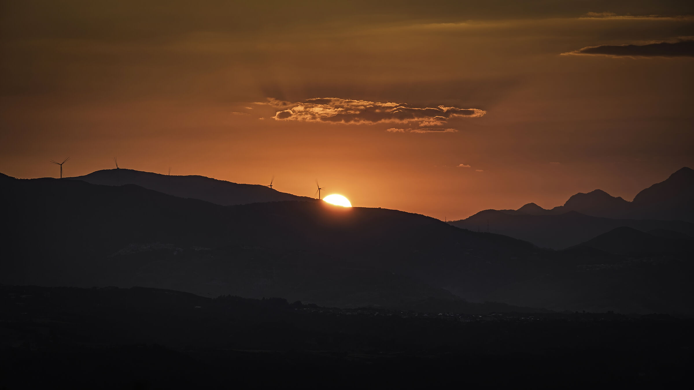 The meeting between the sun and the mountains