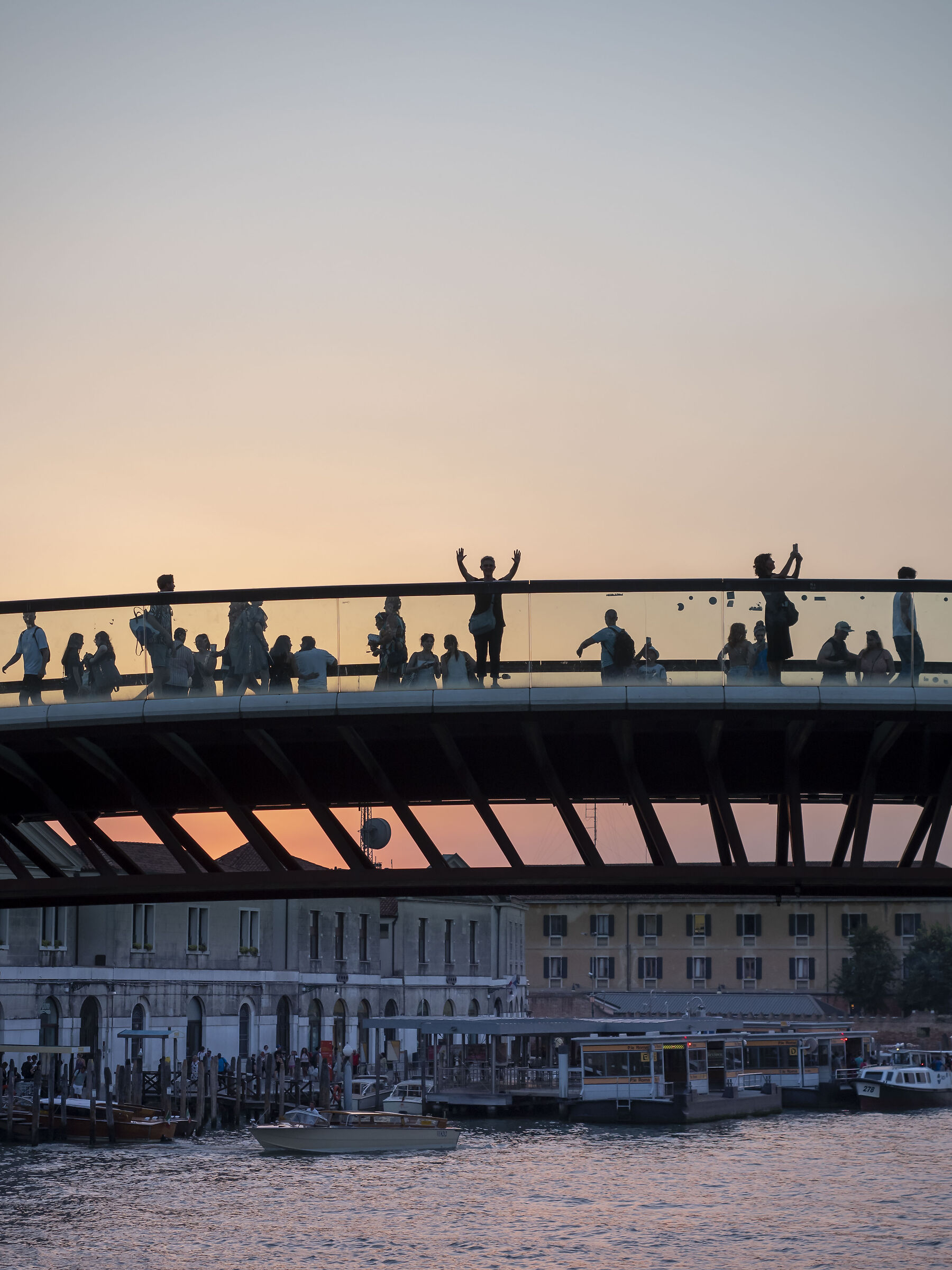 Venezia, tramonto sul ponte di Calatrava