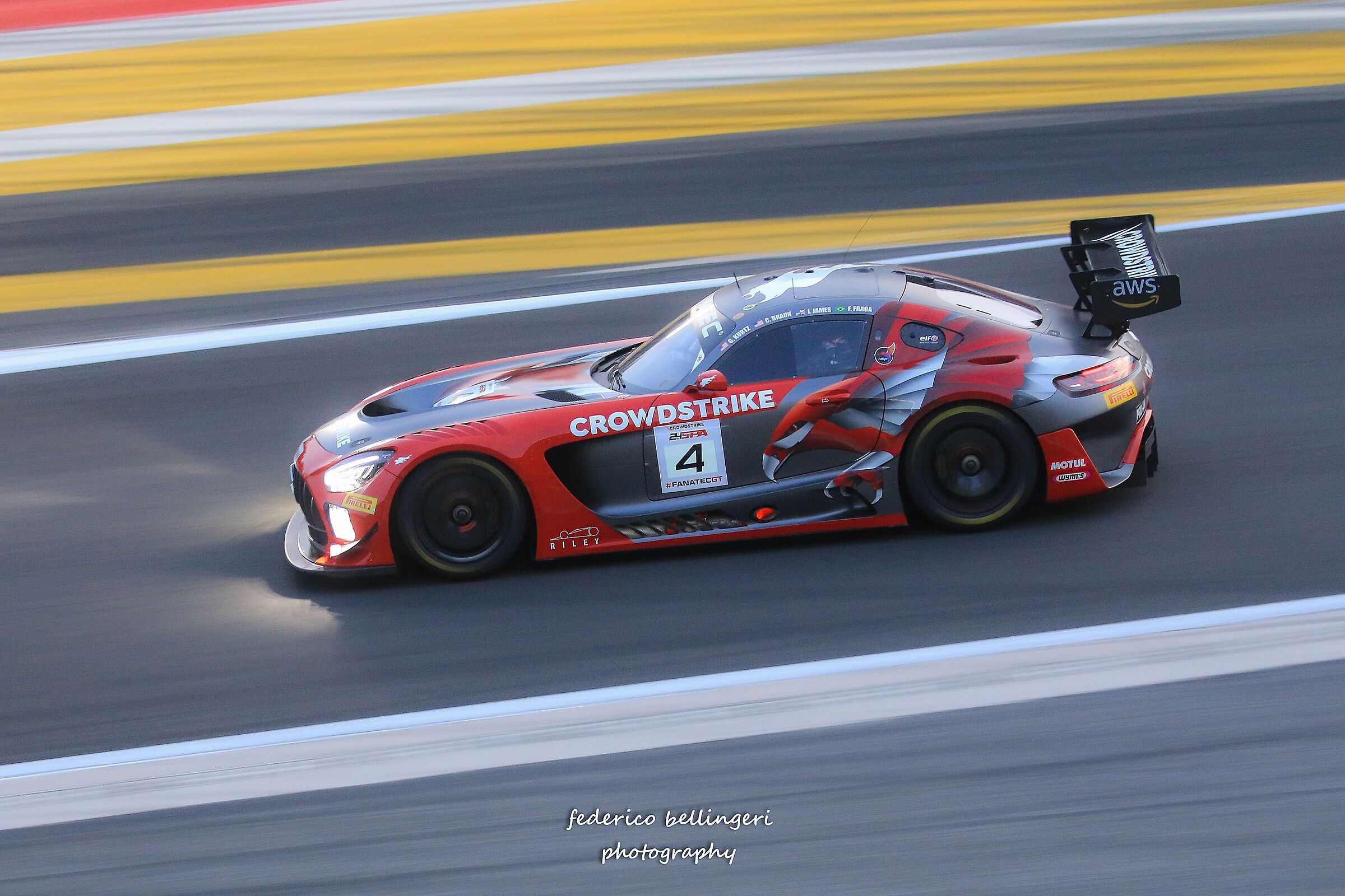 Crowdstrike mercedes AMG gt3