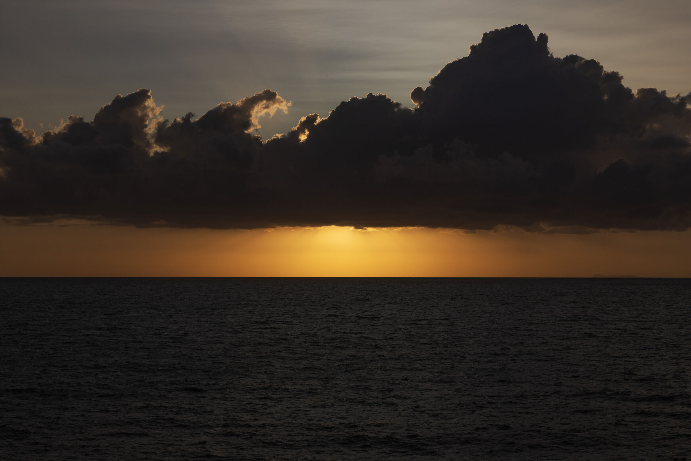 4 sunset phases... (4 photos)