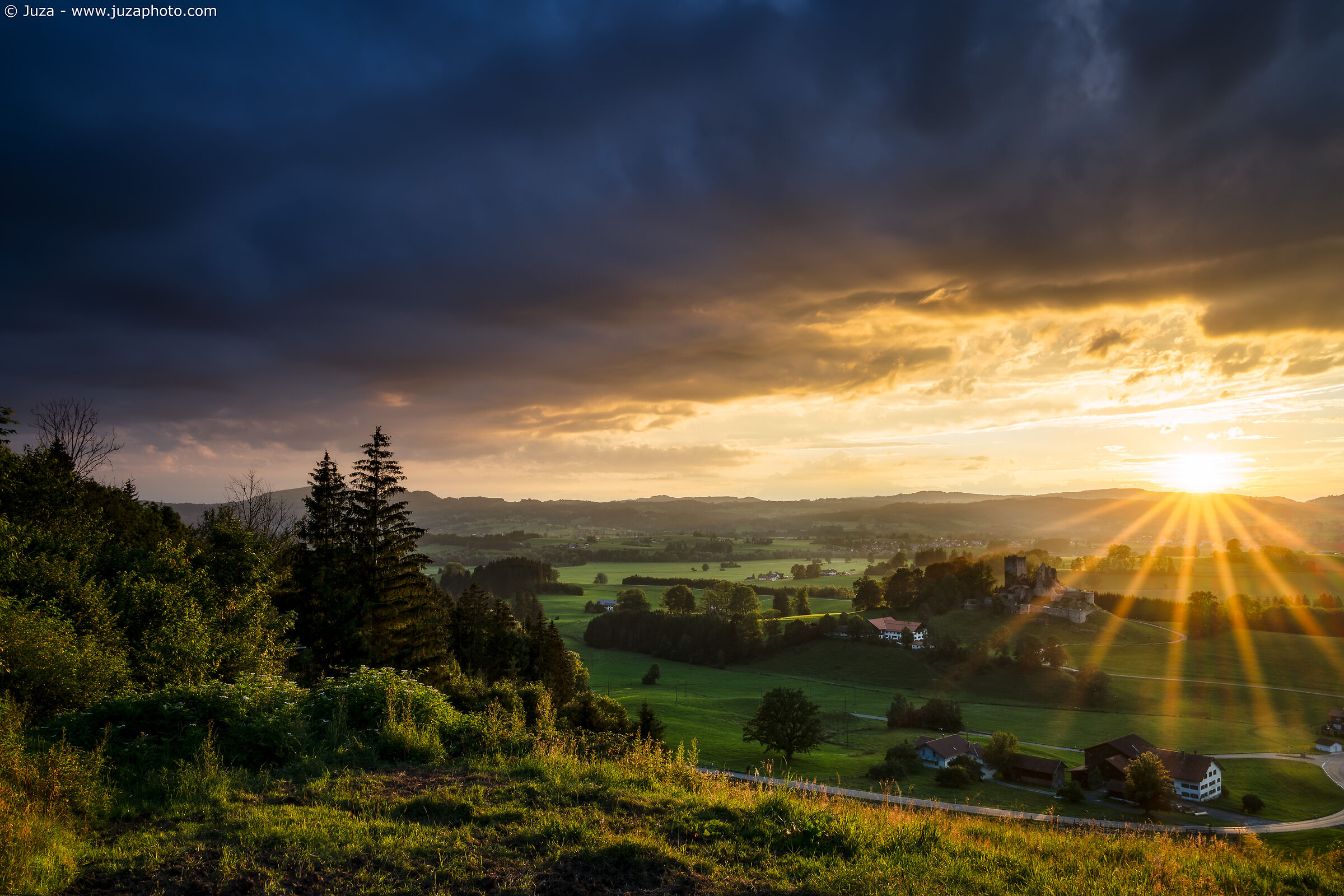 Gli ultimi raggi di sole al tramonto