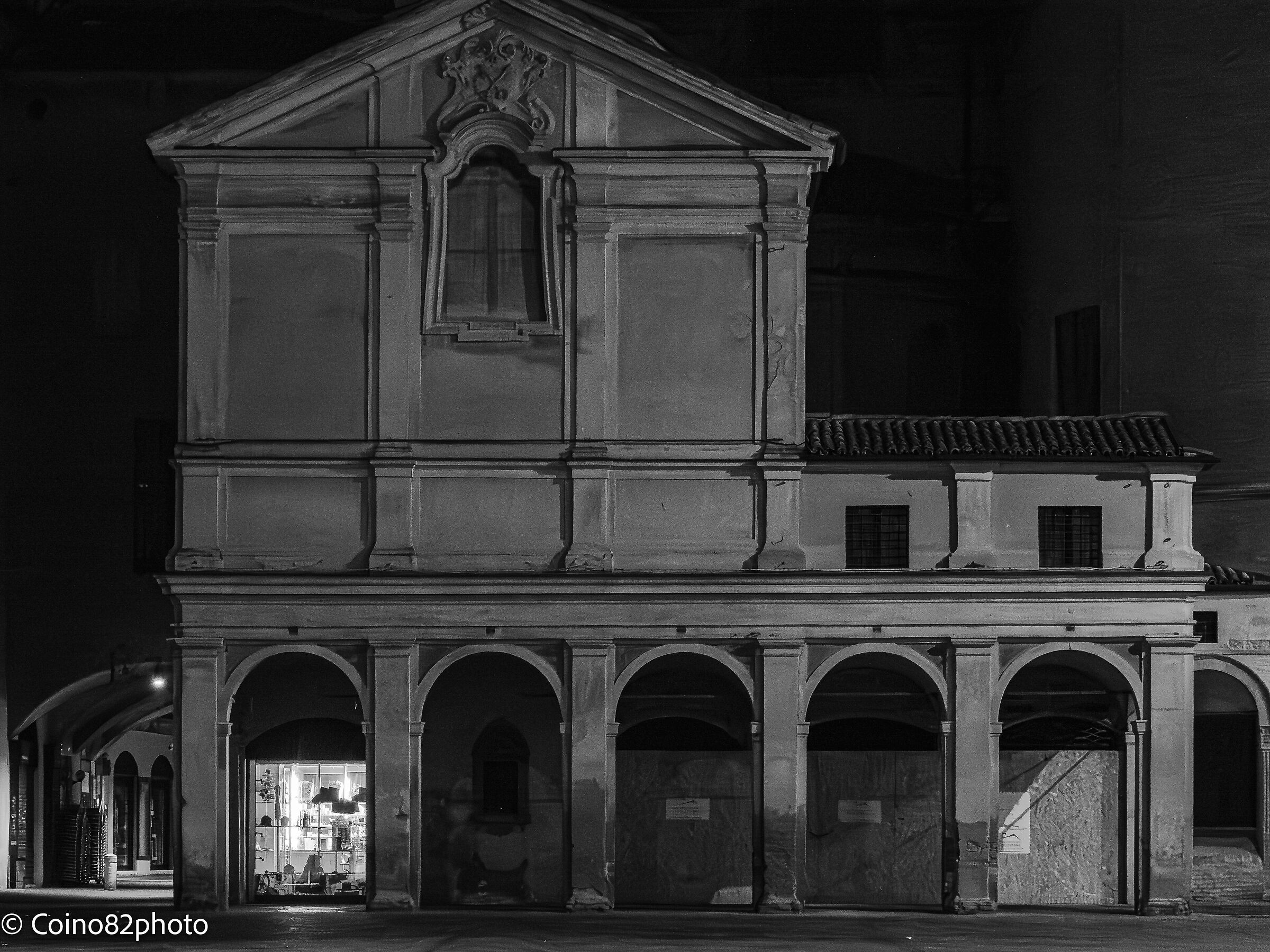 Reggio Emilia di sera