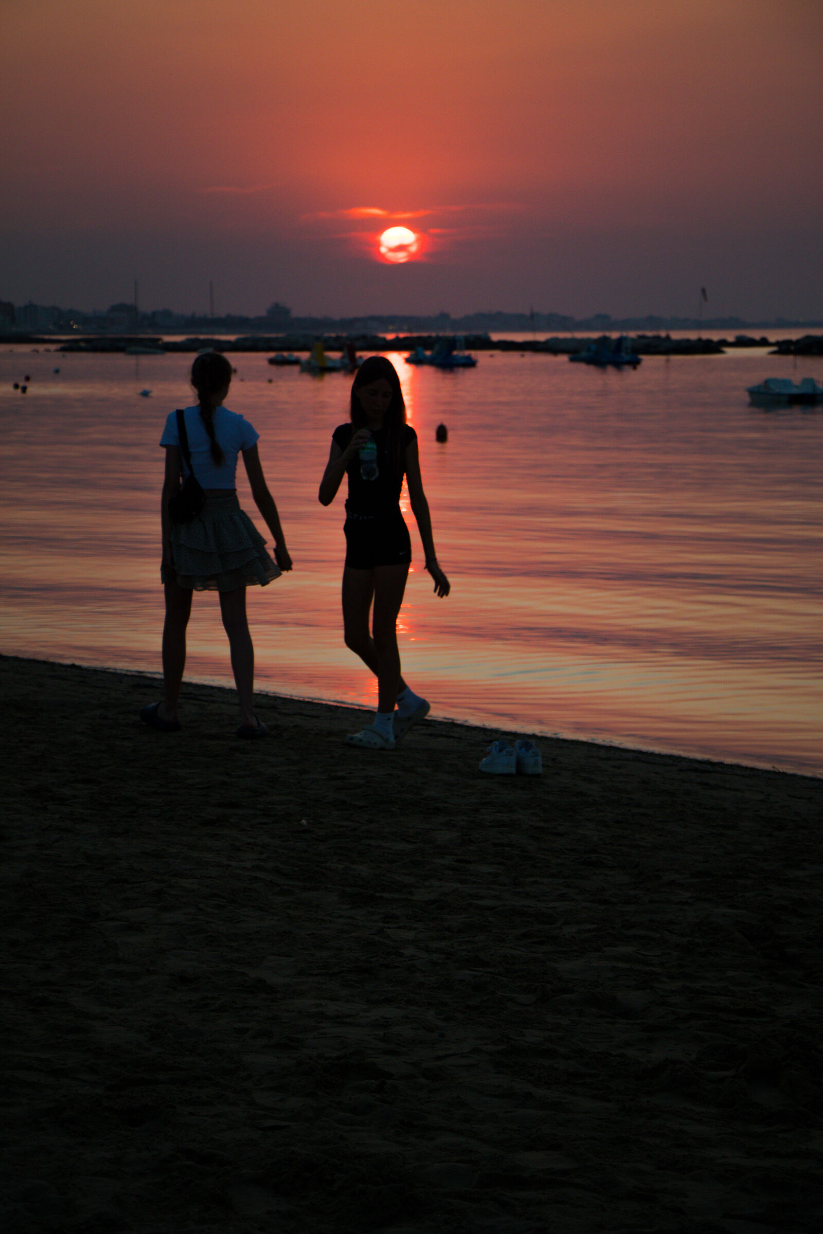 Friendship by the sea