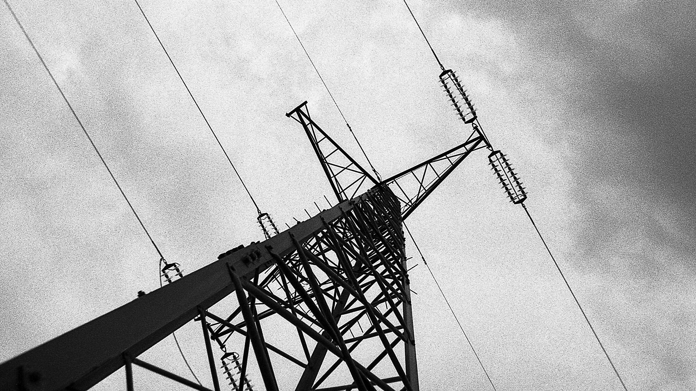 High voltage pylon