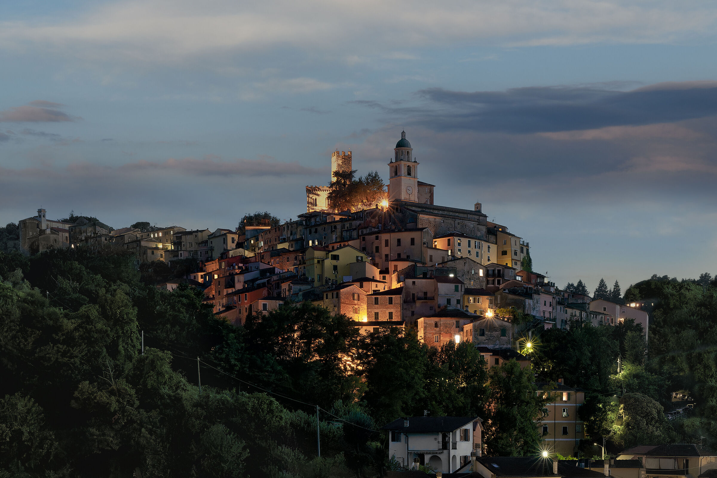 Arcola (La Spezia) alle luci del crepuscolo