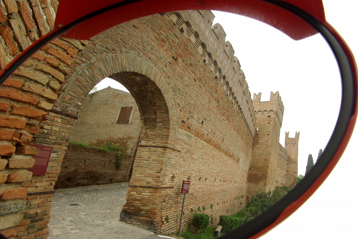Game of mirrors and Gradara