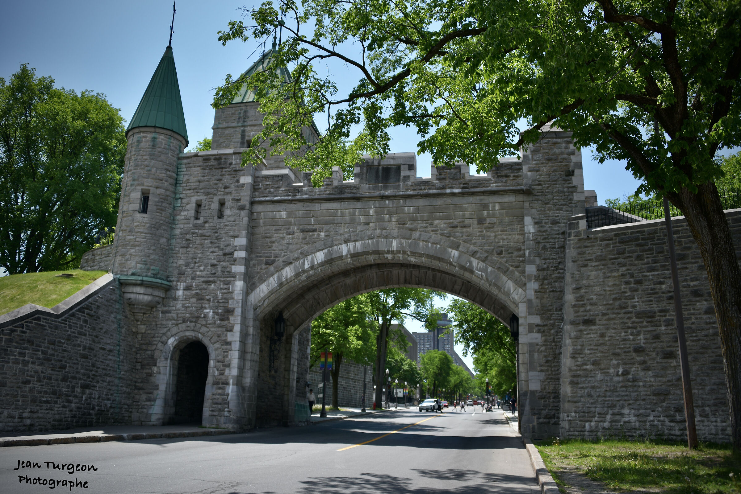 Porte St-Louis Vieux Quebec.. con l'Hotel Concorde