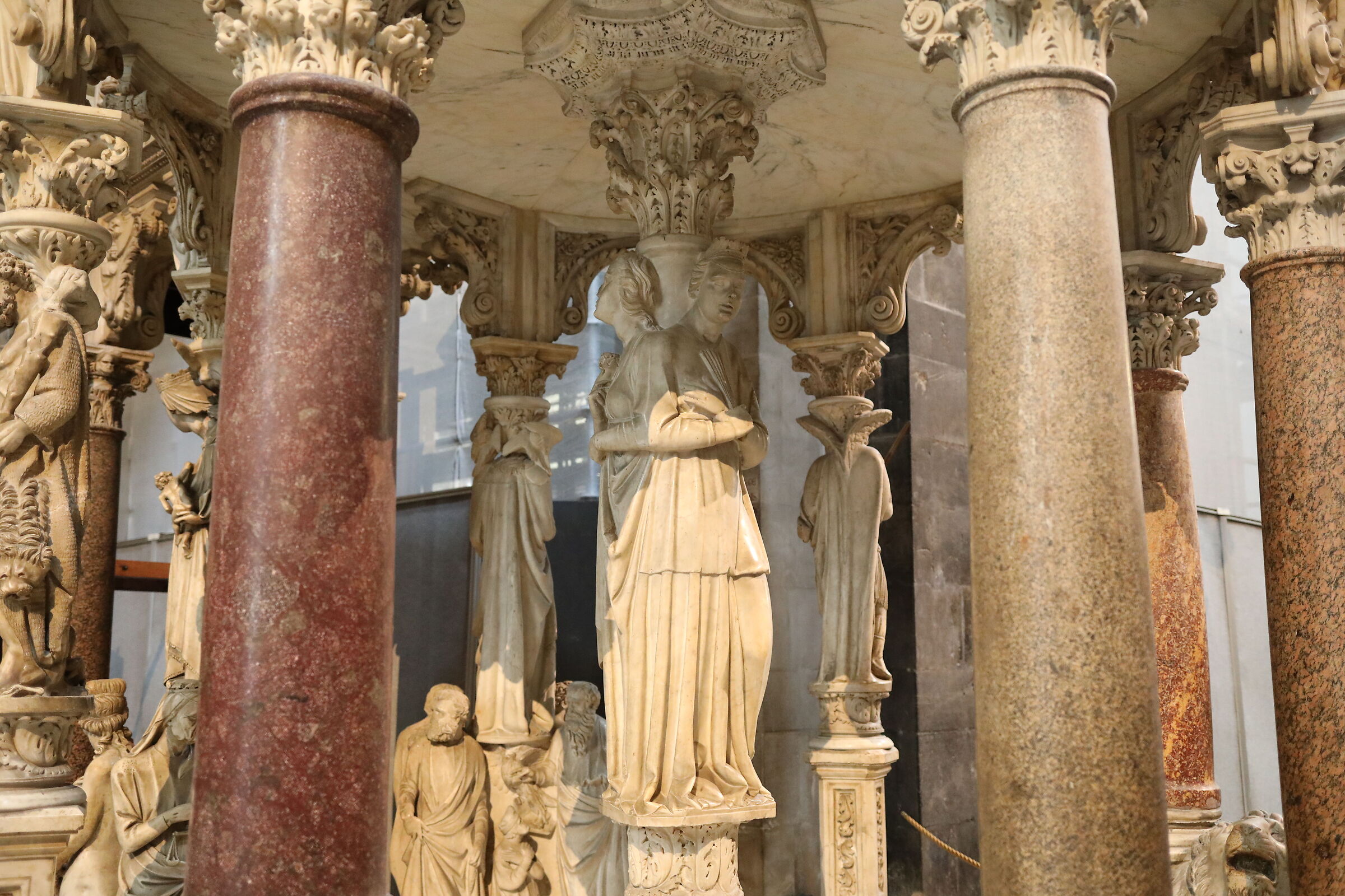 @" ISO 6 Thousand 400 " Canon 5 D IV-35, F.2 IS USM