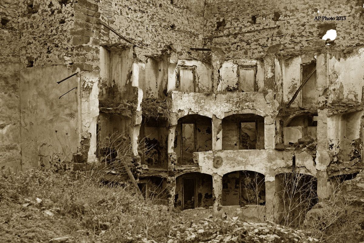 Interno teatro in rovina