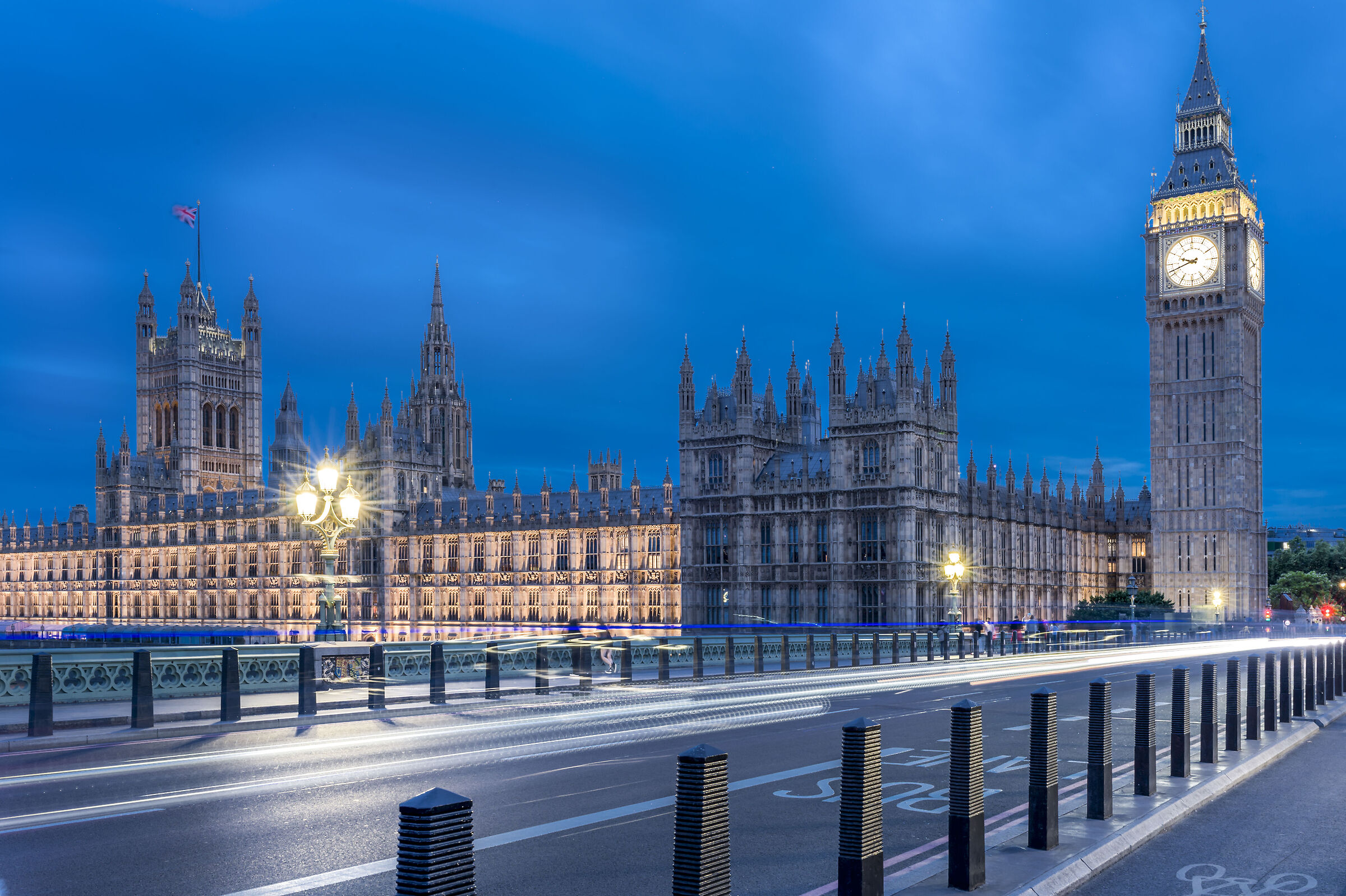 Between the lights of London