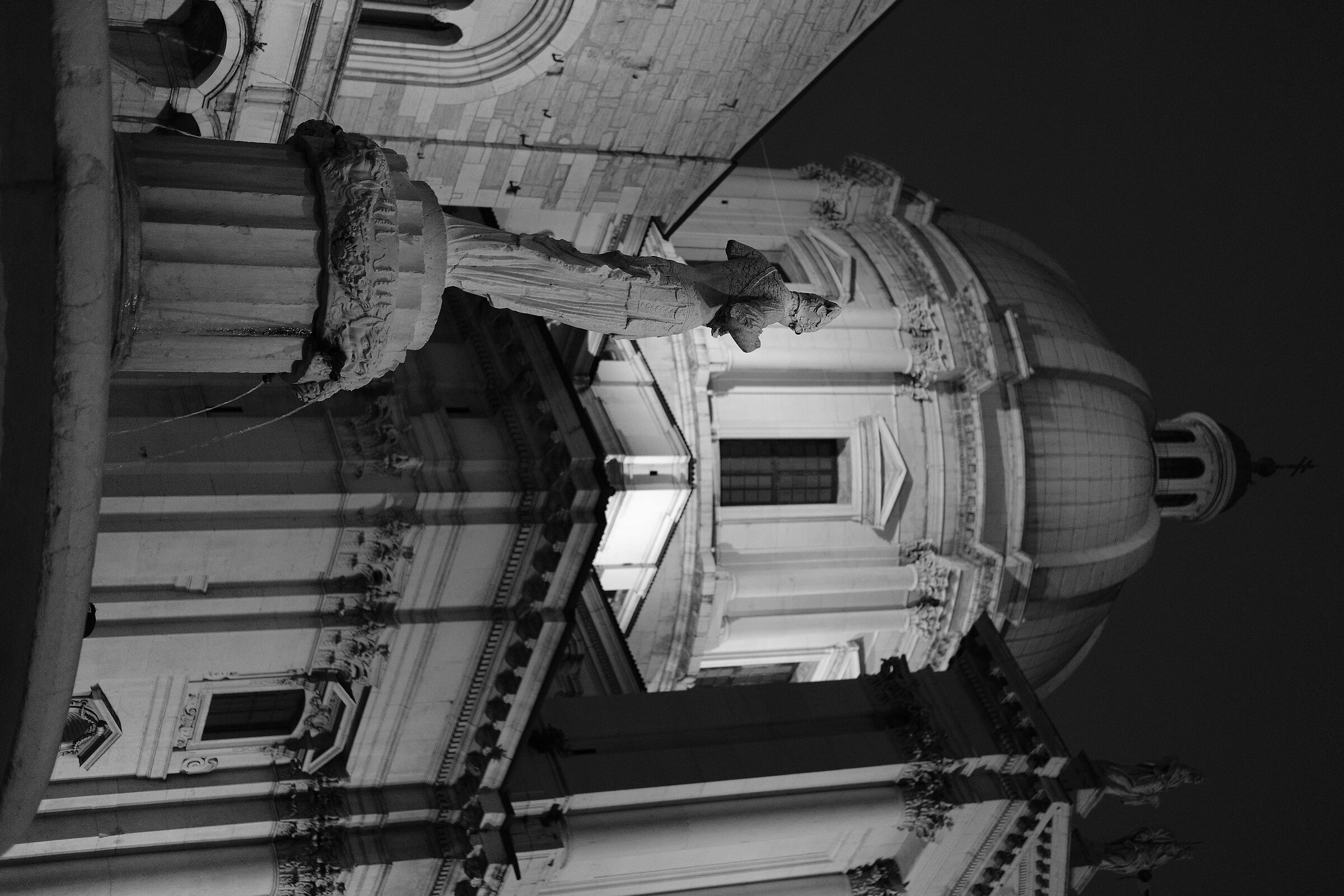 The fountain and the cathedral