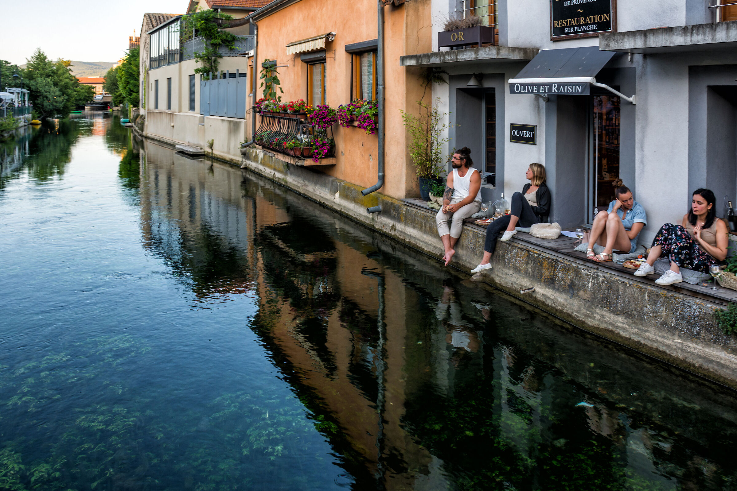 Aperitif on the canal