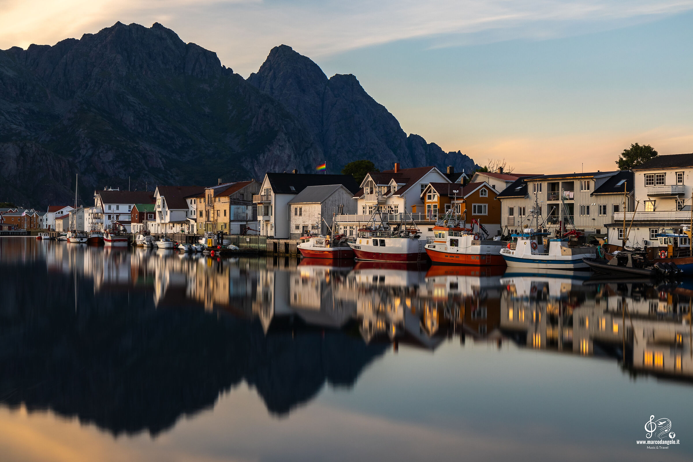 Henningsvær Port