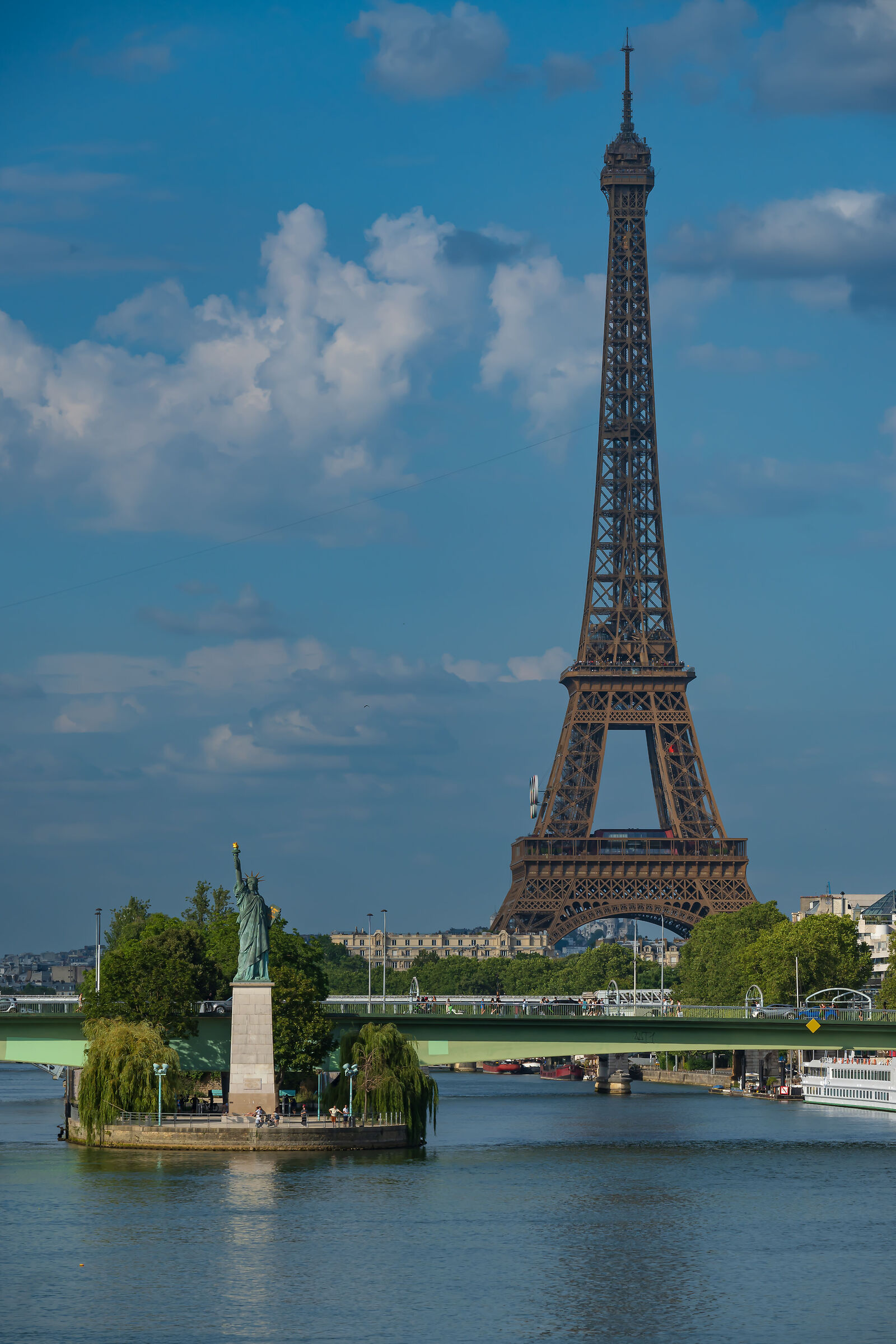 Statua della Libertà Parigi e Tour Eiffel