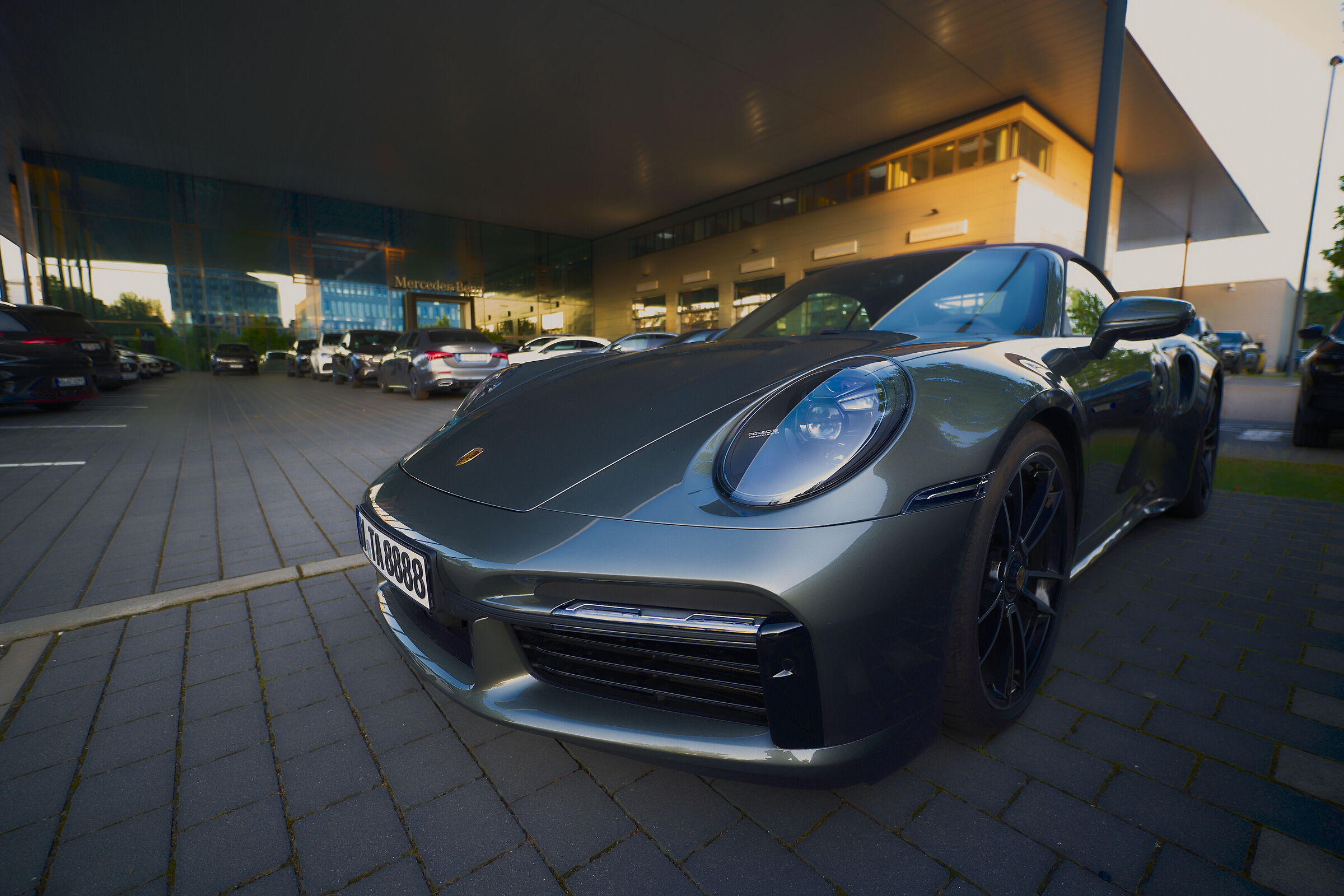 Esposto presso un concessionario Mercedes!