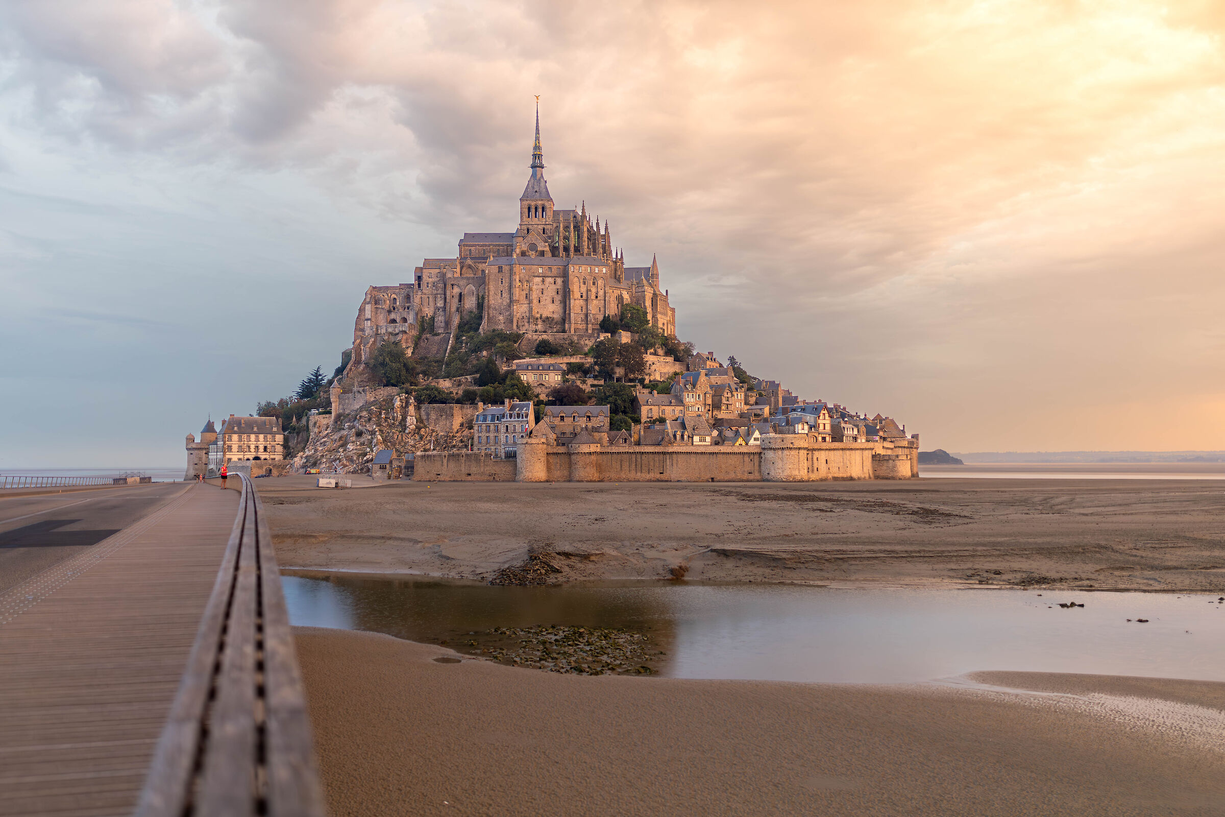 Sunrise over Mont saint michel