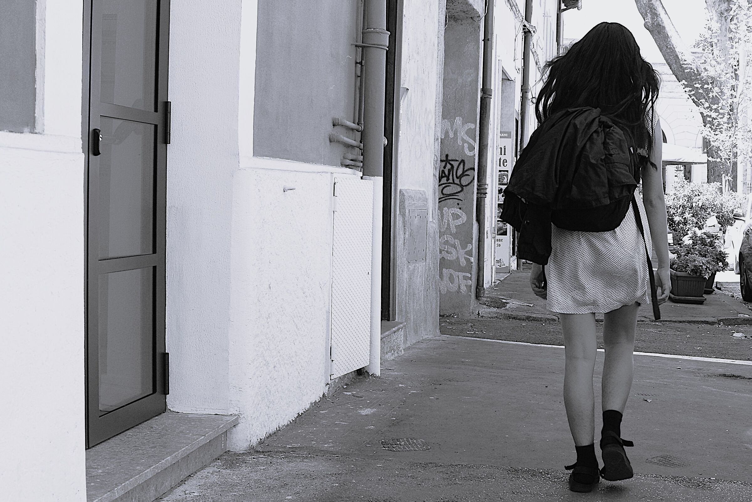 la ragazza con lo zainetto