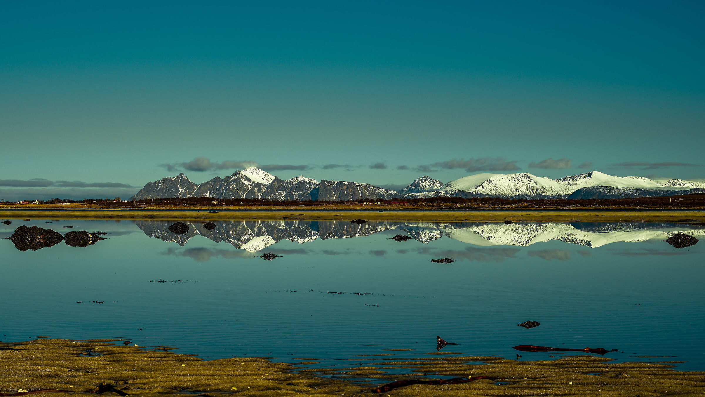 Mountains in the mirror