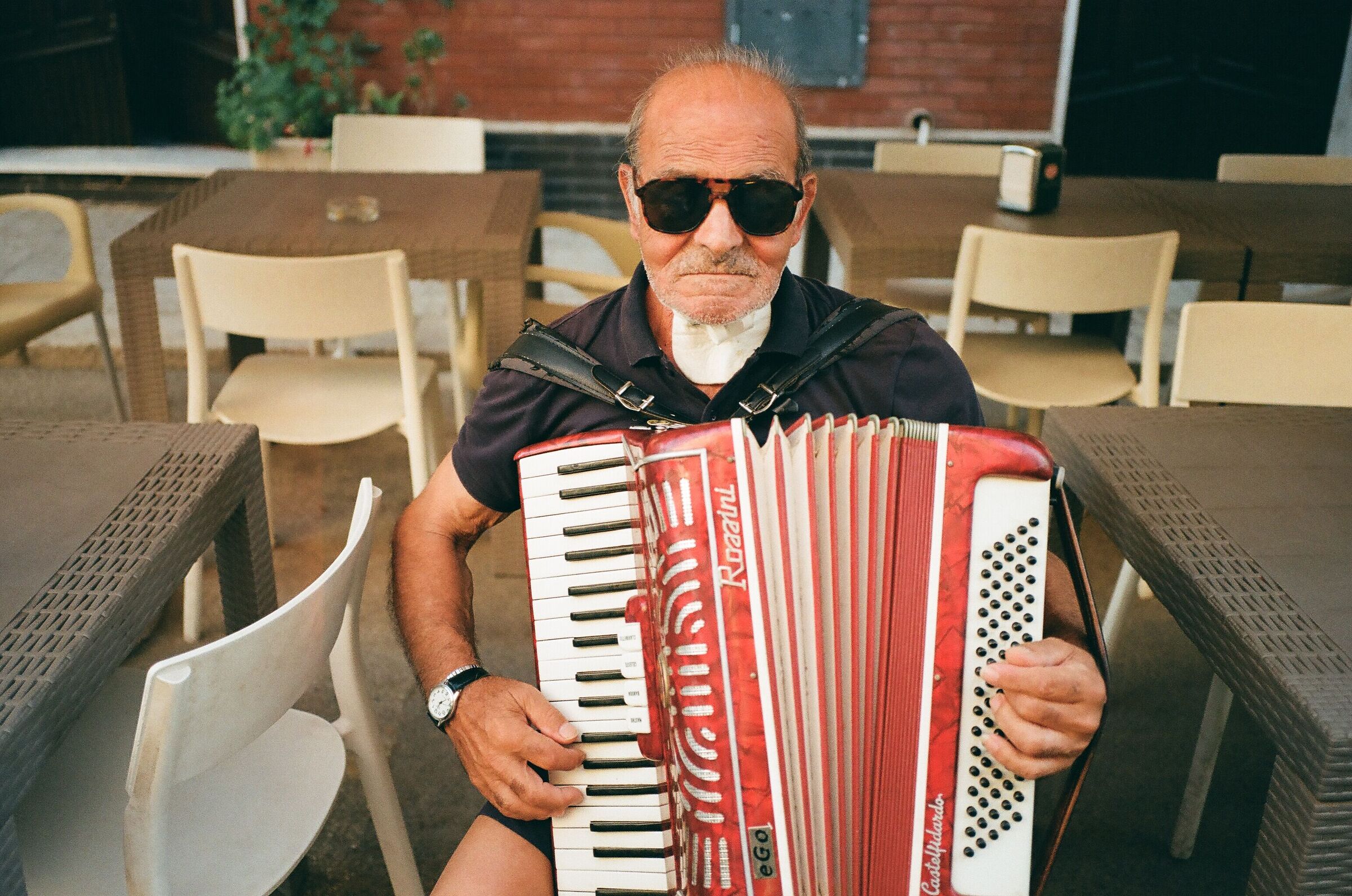 Bessa R2 + Zeiss 35 + Gold 200