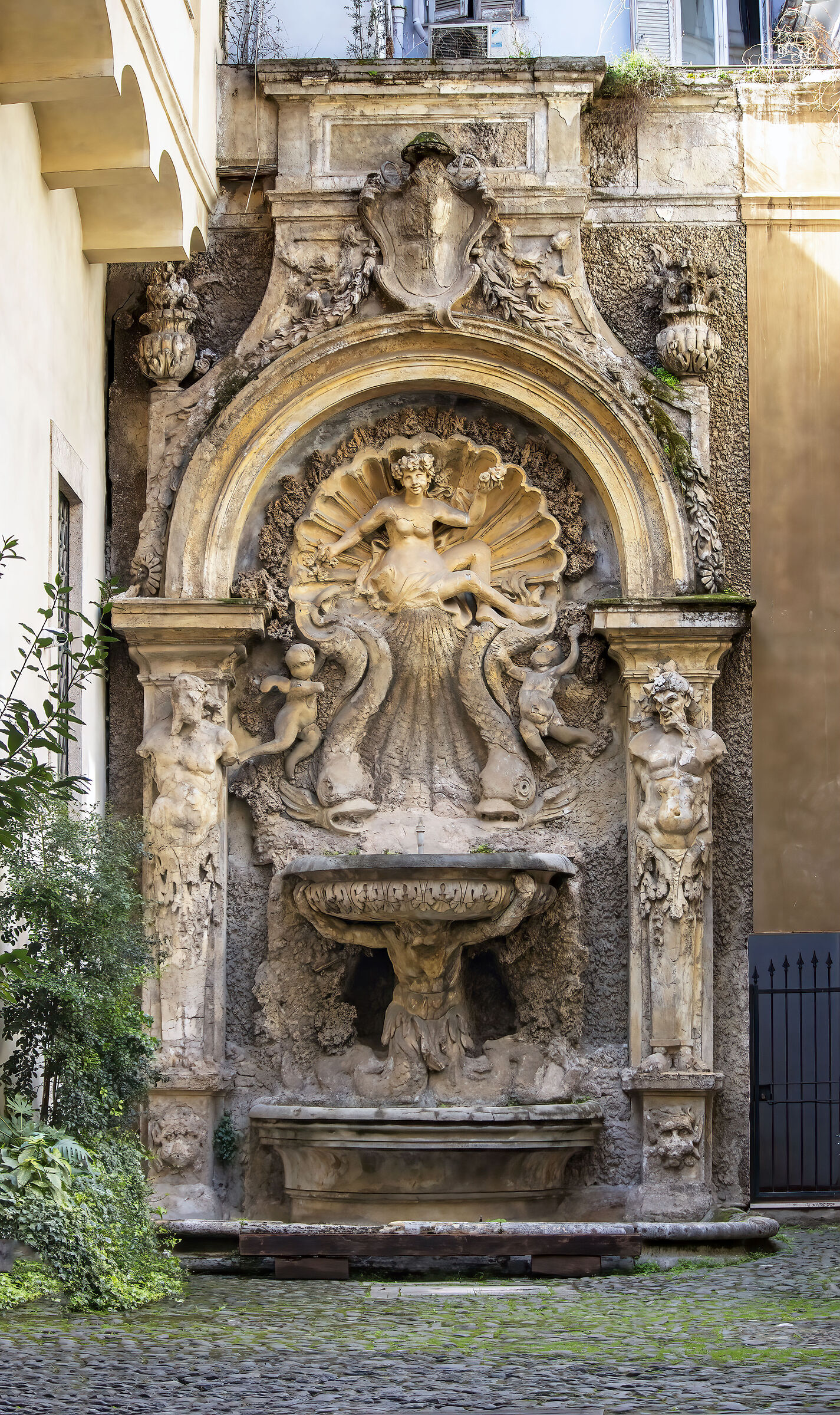 Fontanella nel vicolo dei Catinari, 3