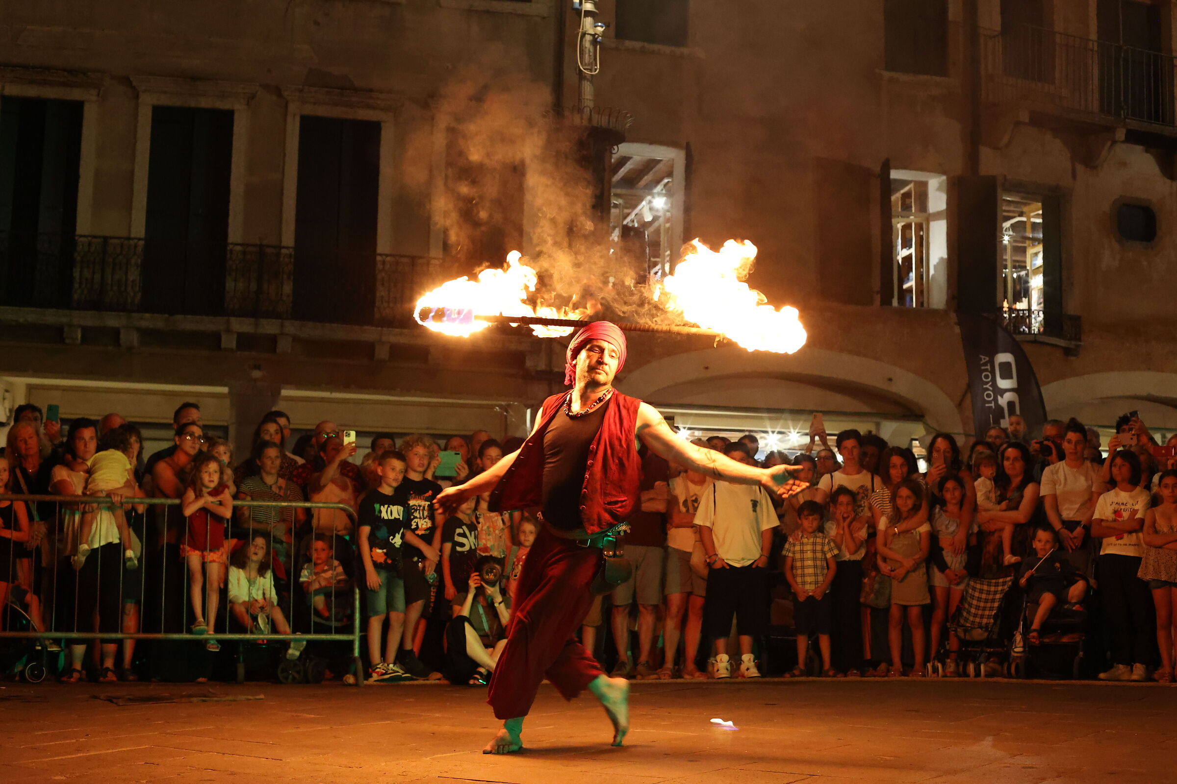 The circus is in the square!