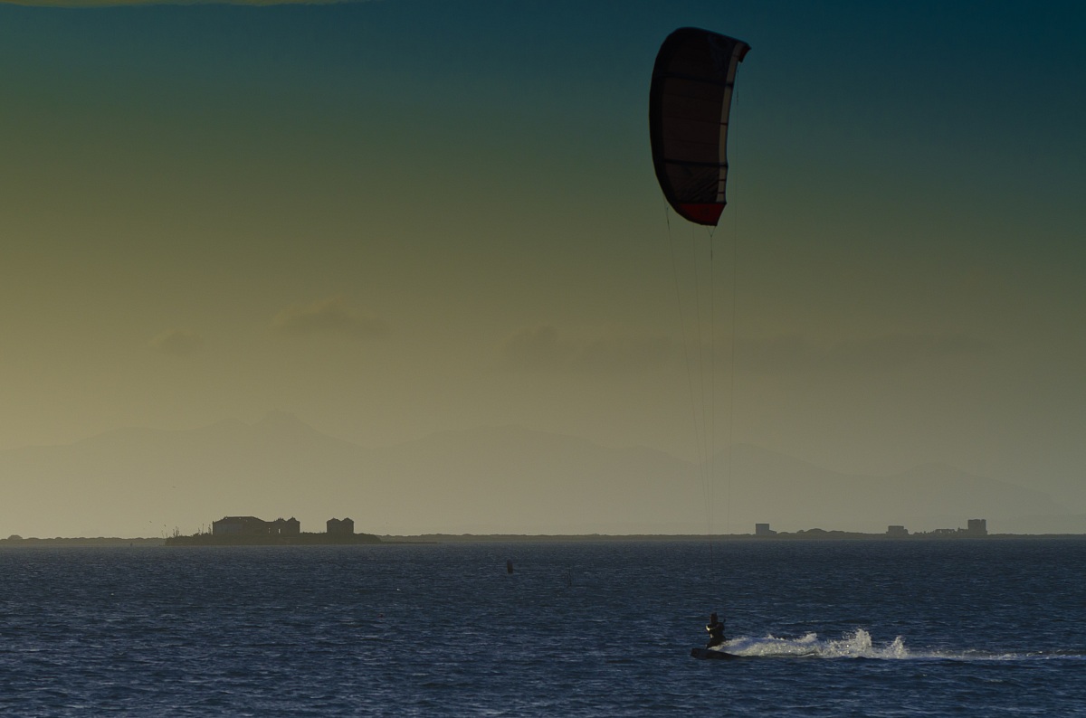 kite surfing
