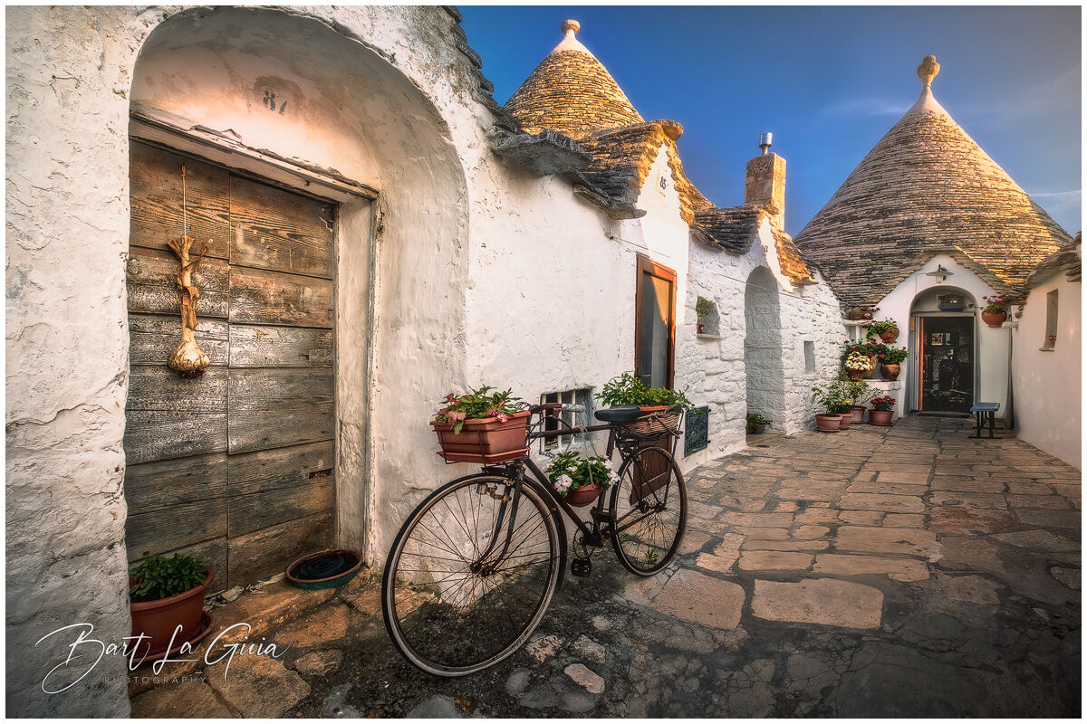 Through the alleys of Alberobello