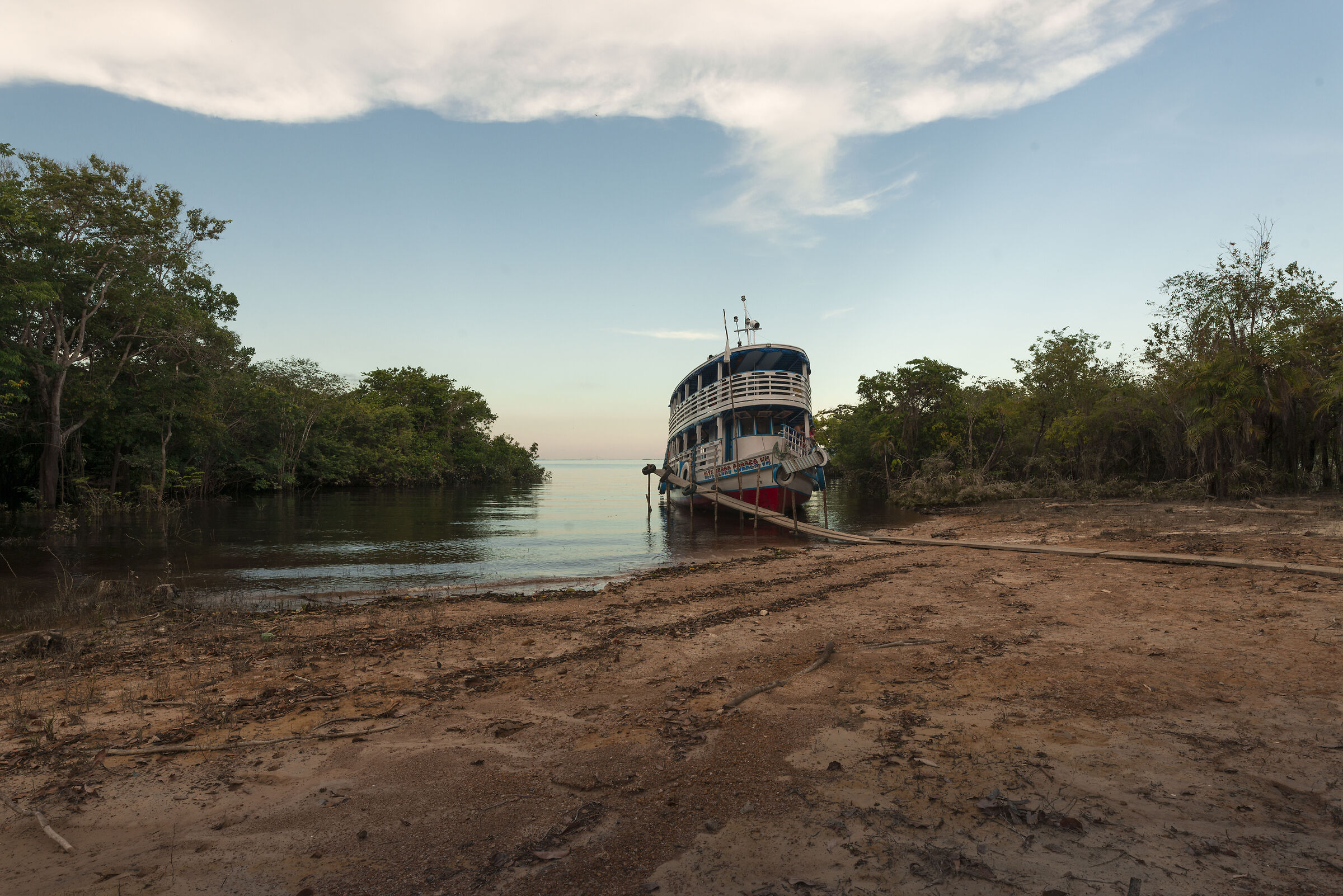 Navigation on Rio Negro, Amazon