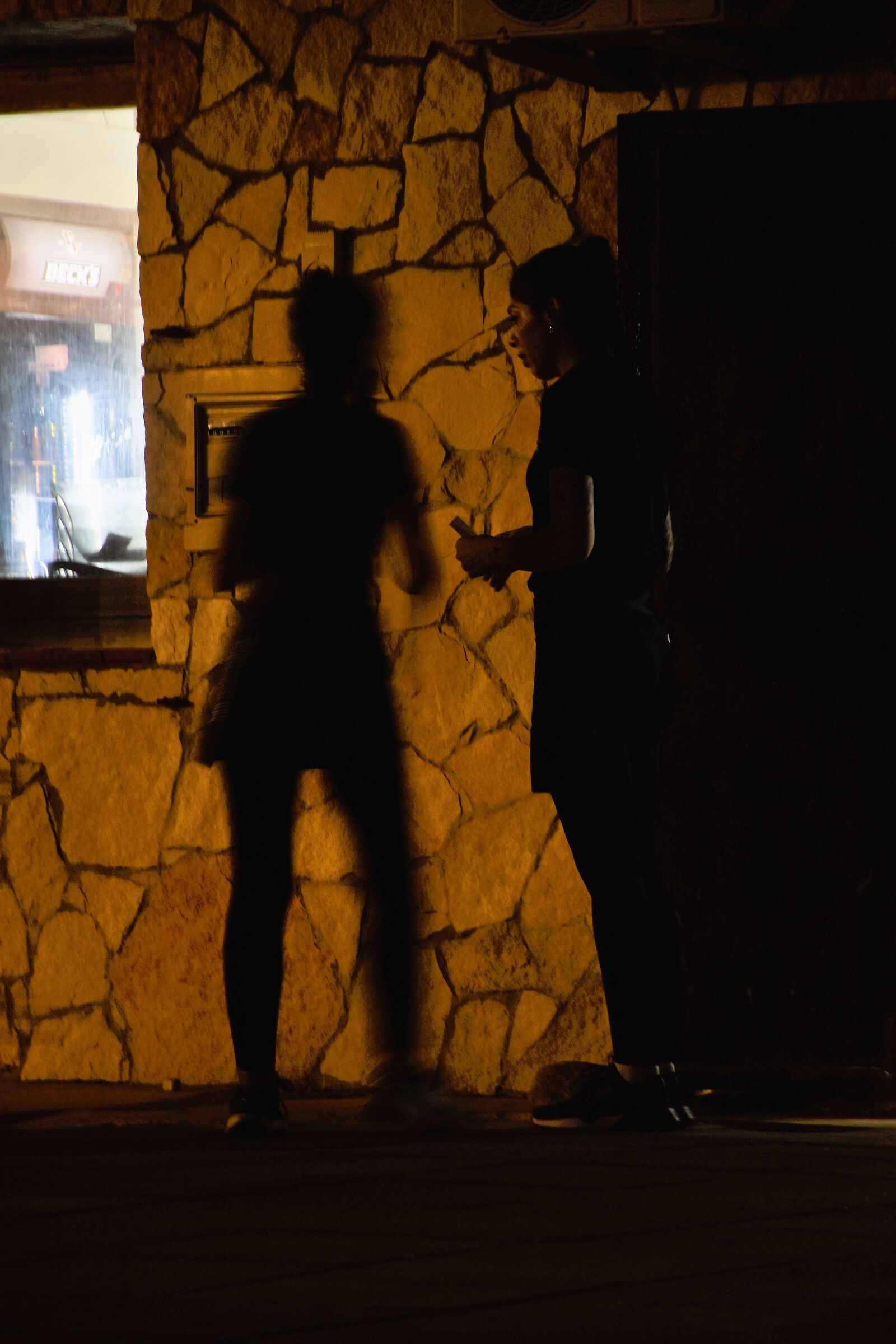 Dietro le quinte del ristorante le cameriere.......