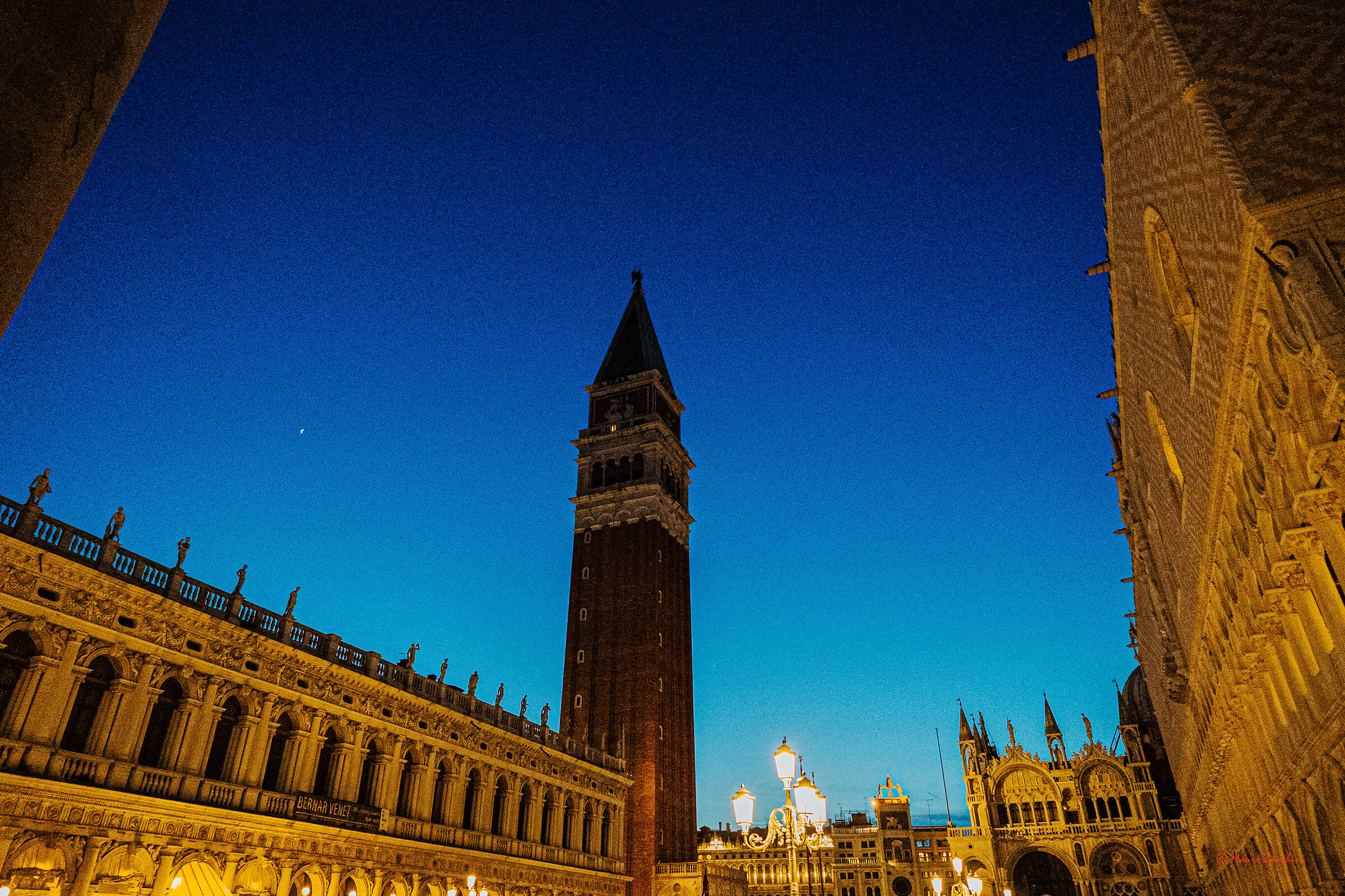 Scorcio notturno campanile di San Marco