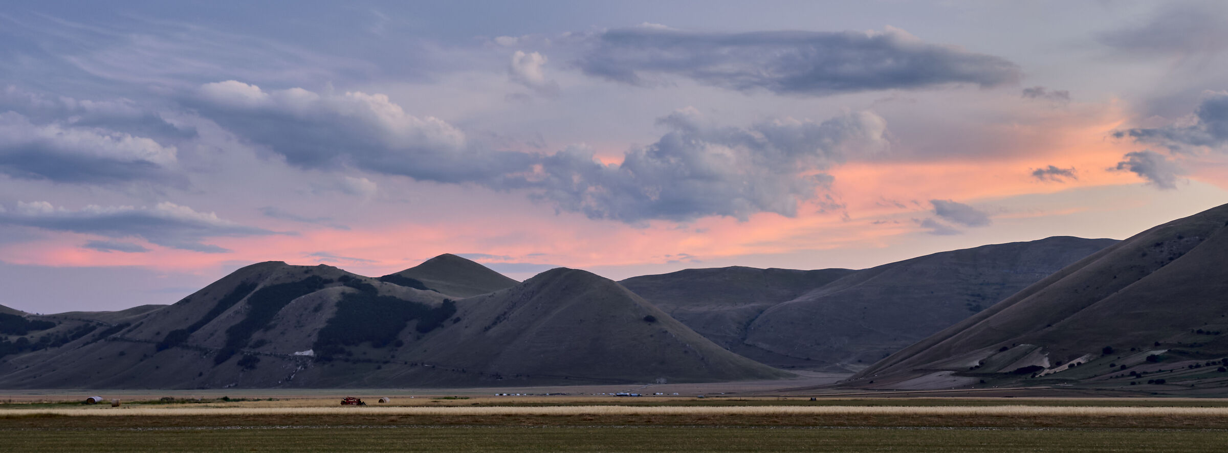 Monti Sibillini: tramonto sulla piana