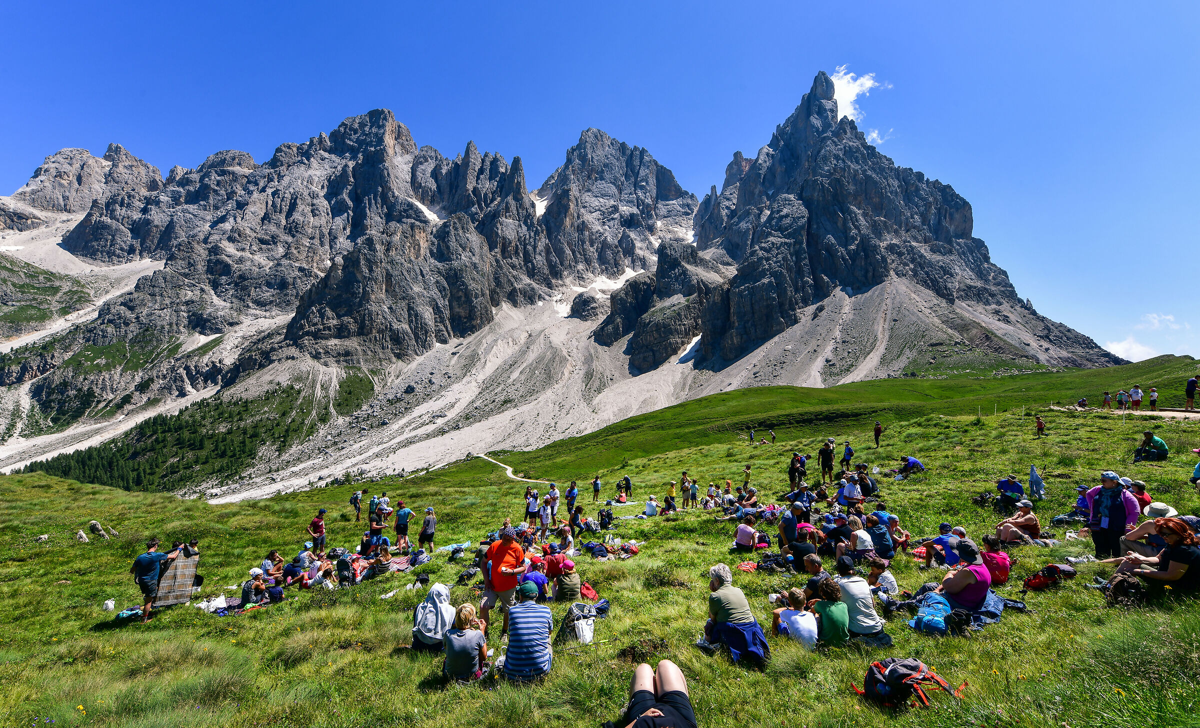 "Folla" sotto le Pale di S.Martino-Passo Rolle
