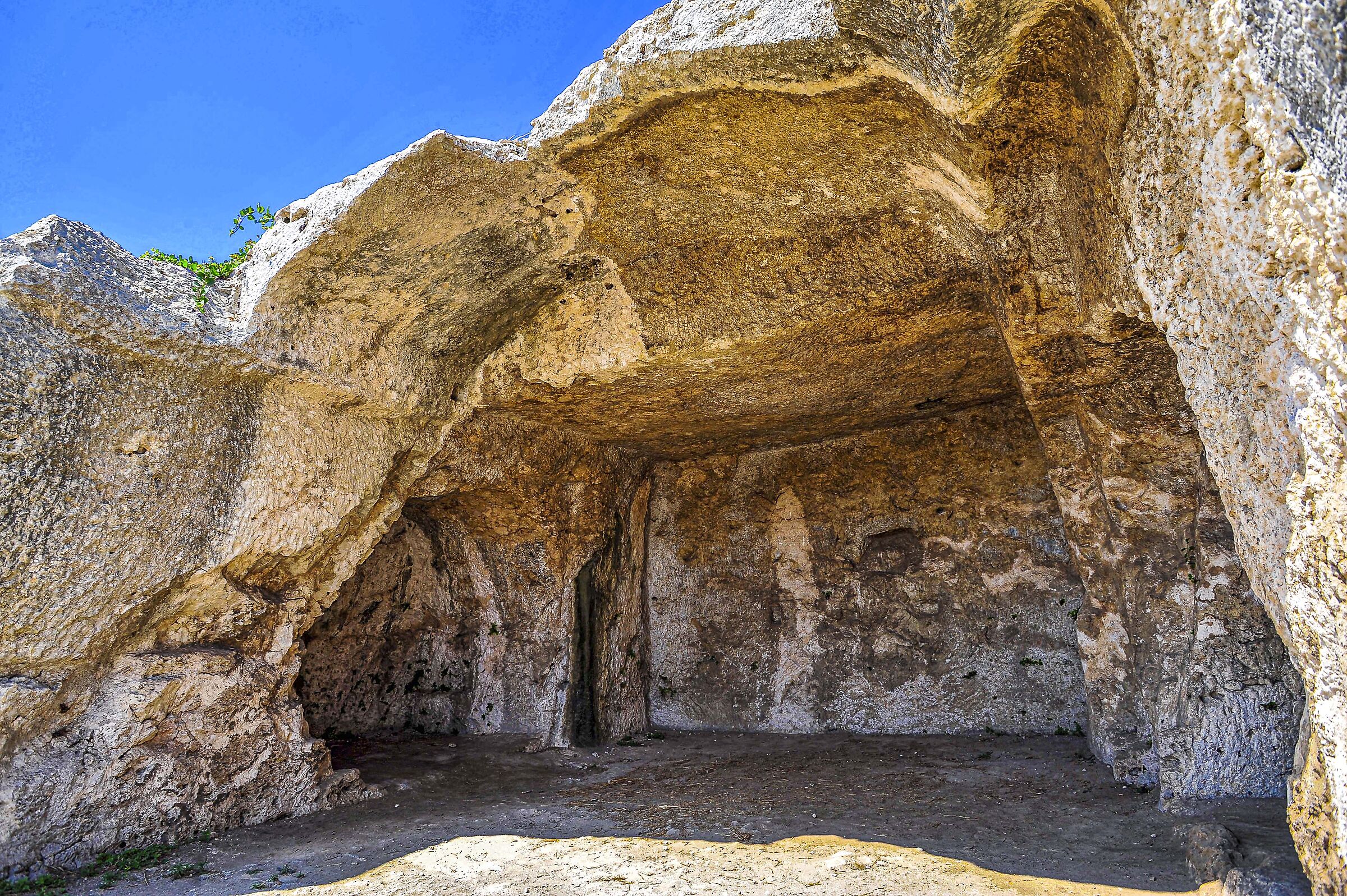 Siracusa sala nella grotta artificiale