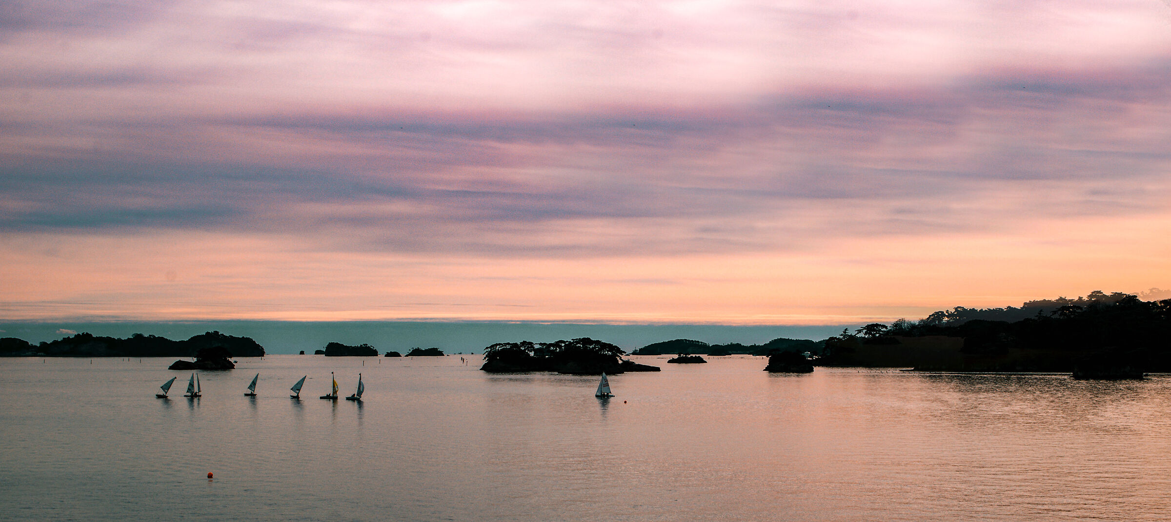 Baia di Matsushima al tramonto