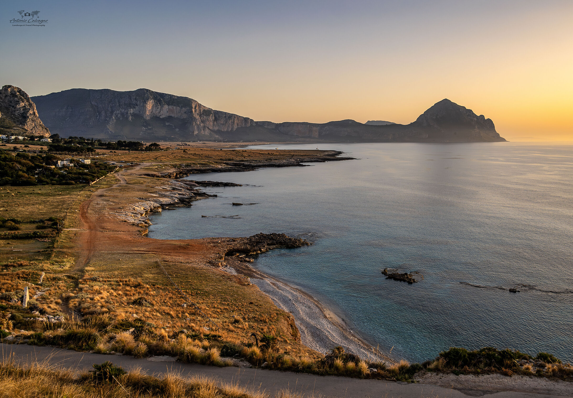 Baia di Macari al tramonto