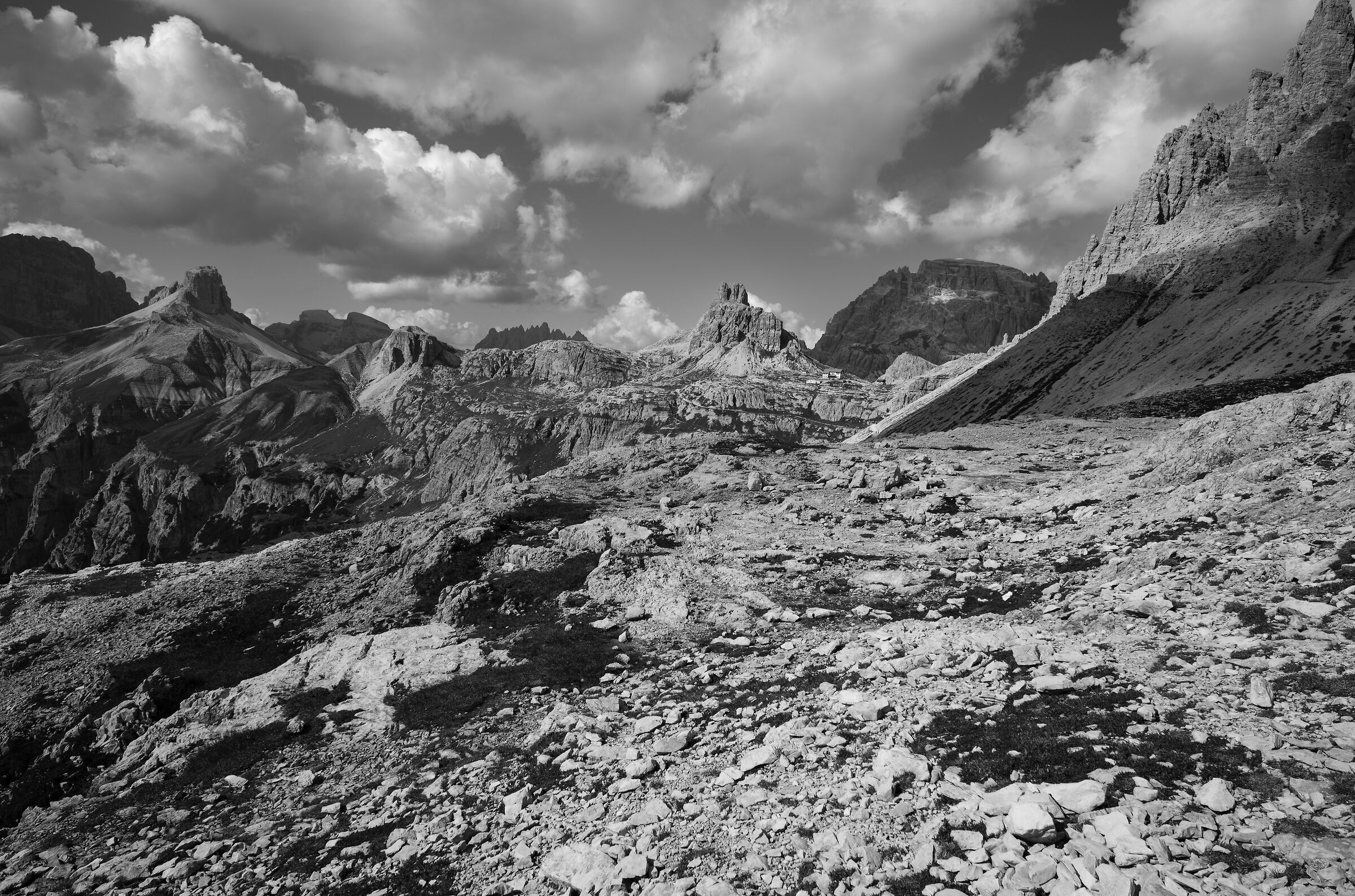 Locatelli refuge seen from the Lavaredo fork