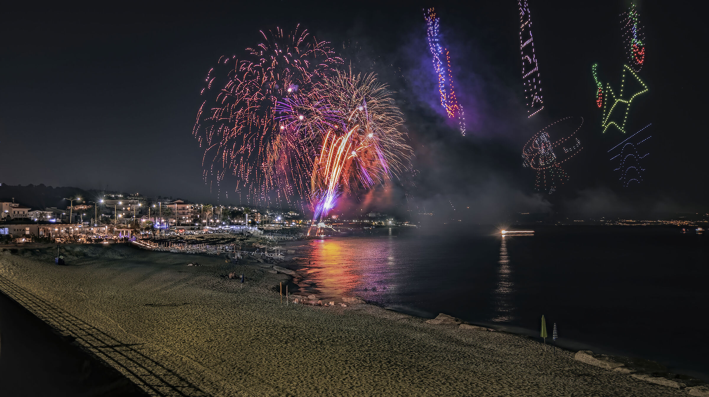 Falerna Marina - choreography of 500 luminous drones