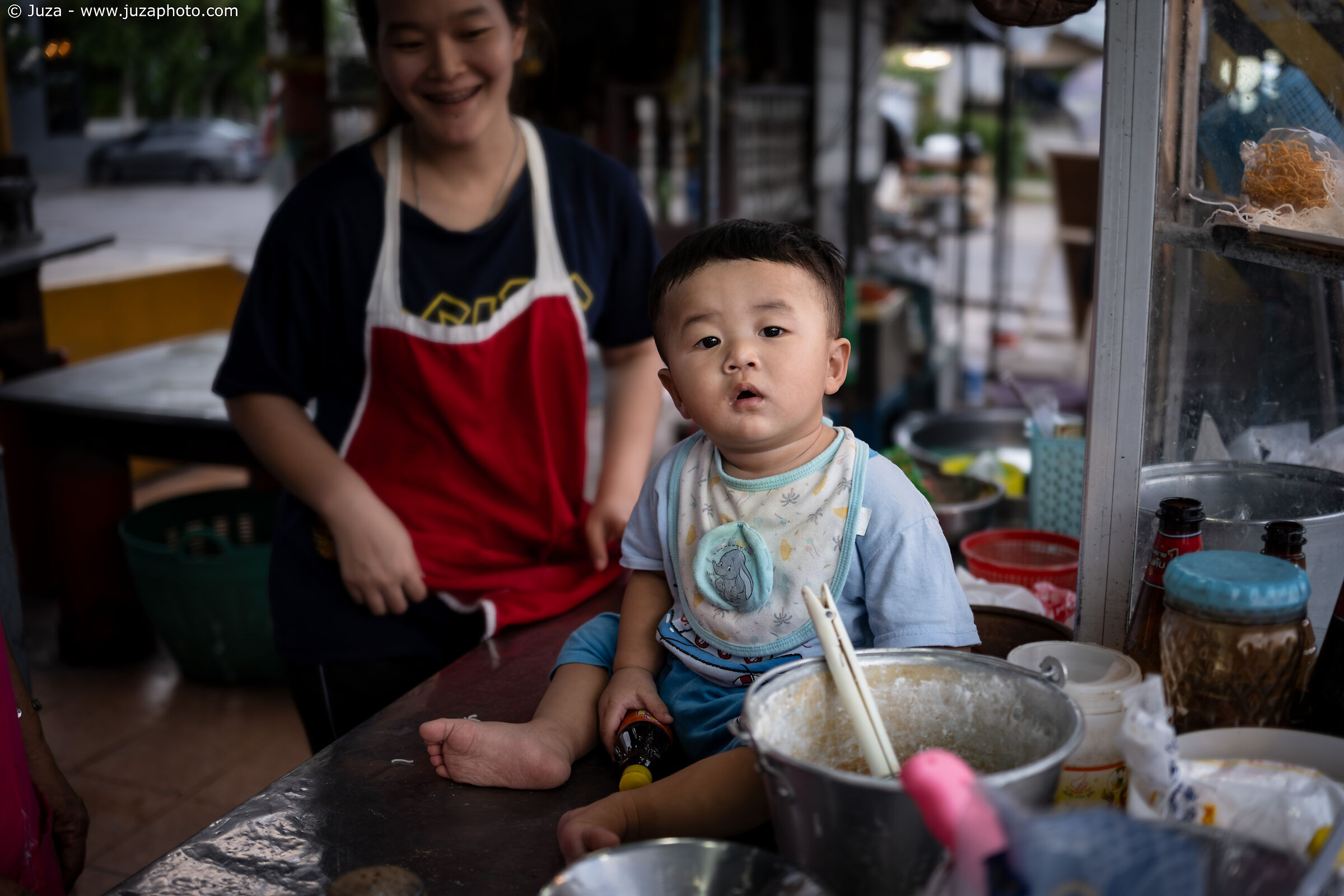 Baby in the kitchen, Amphawa