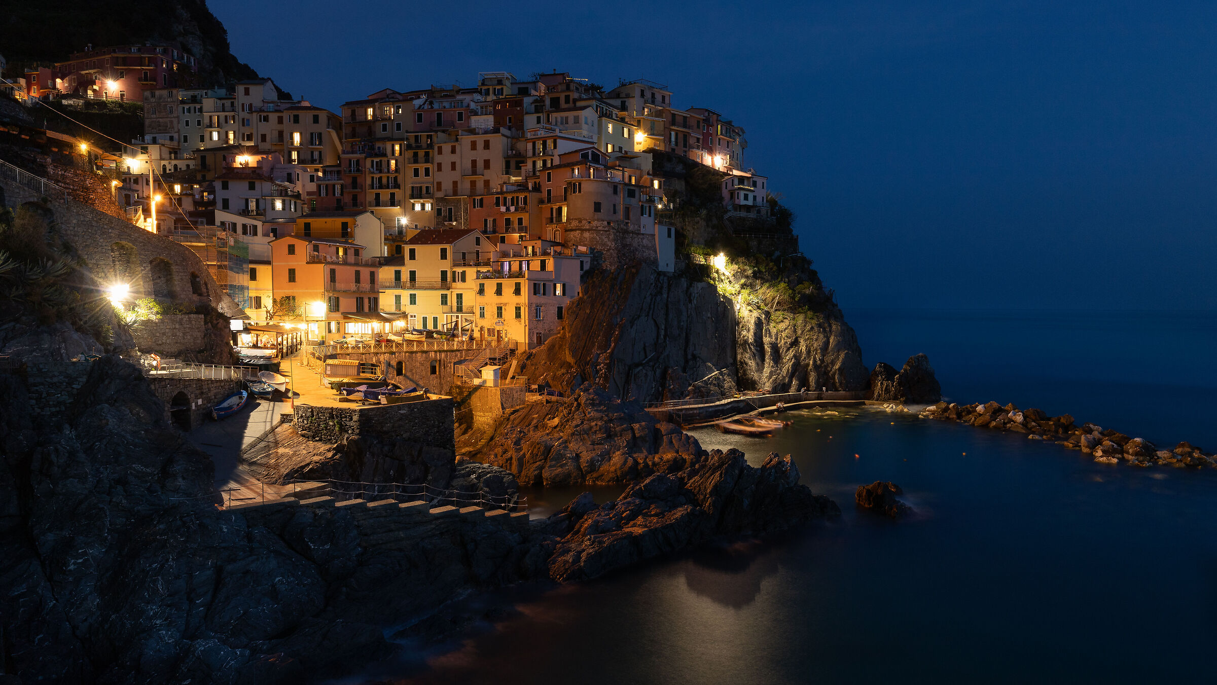 Manarola e la sua veste notturna