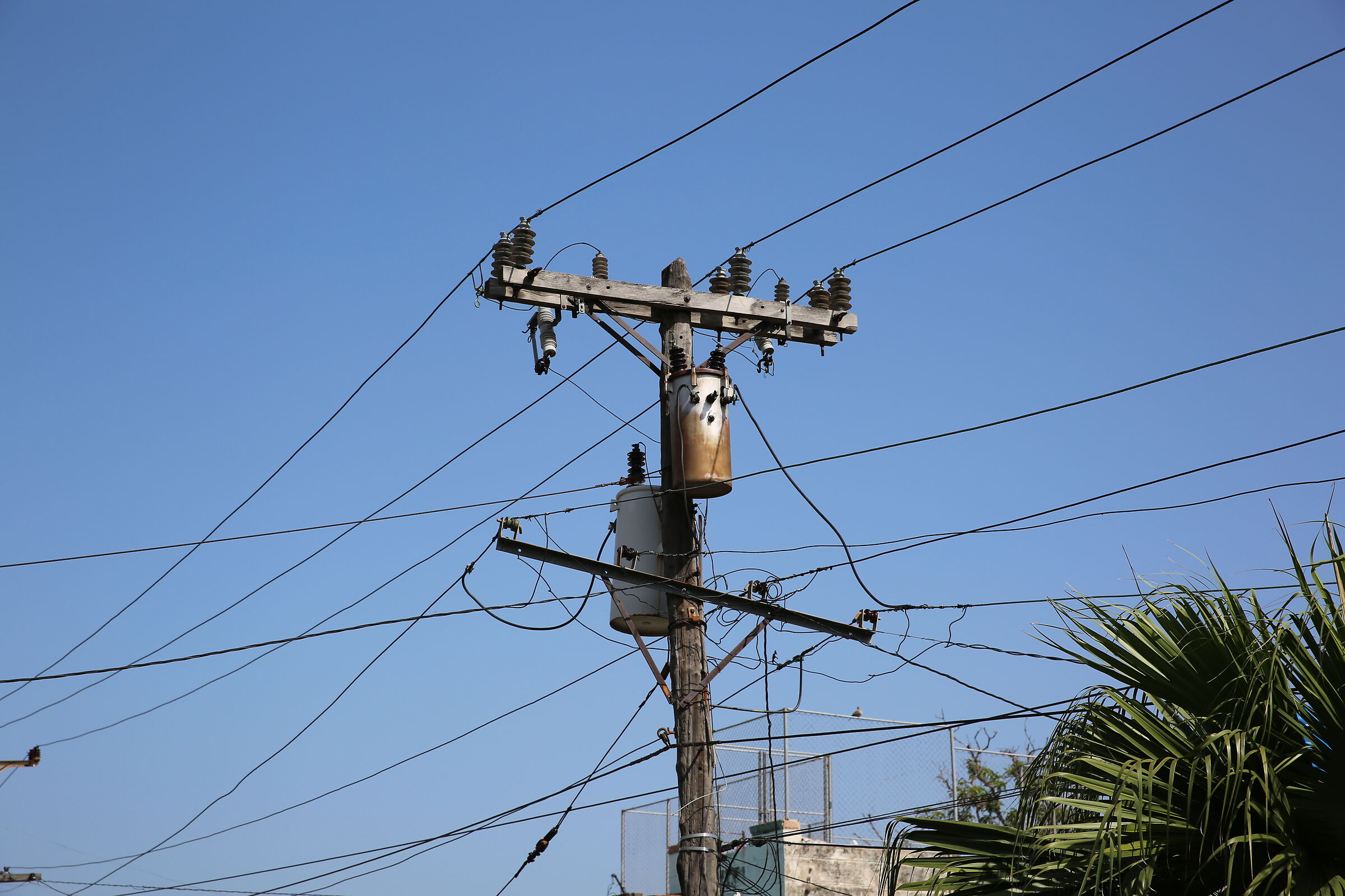 Old Havana, Cuban-style electricity