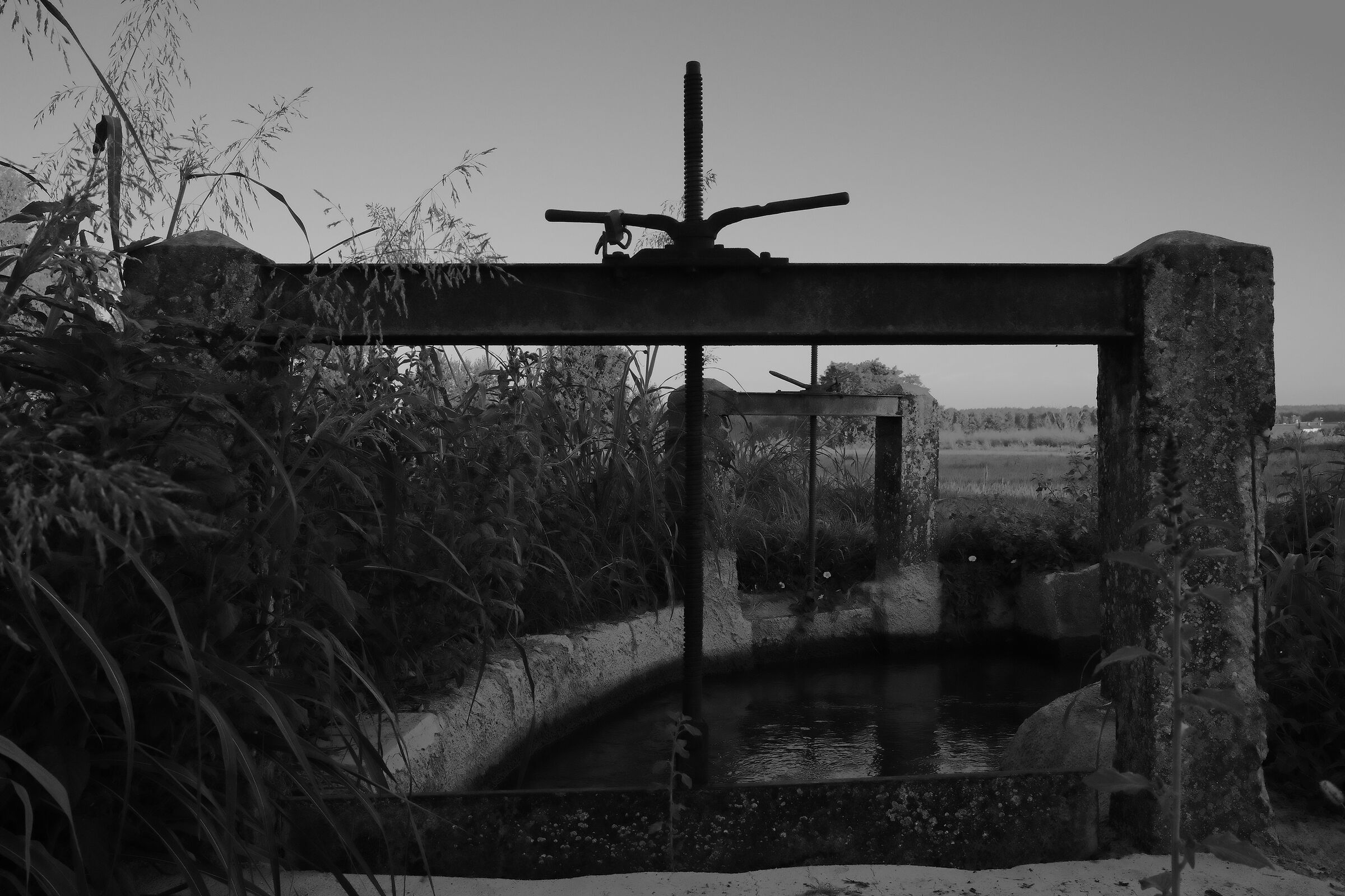 Chiuse di irrigazione con paratia in ferro