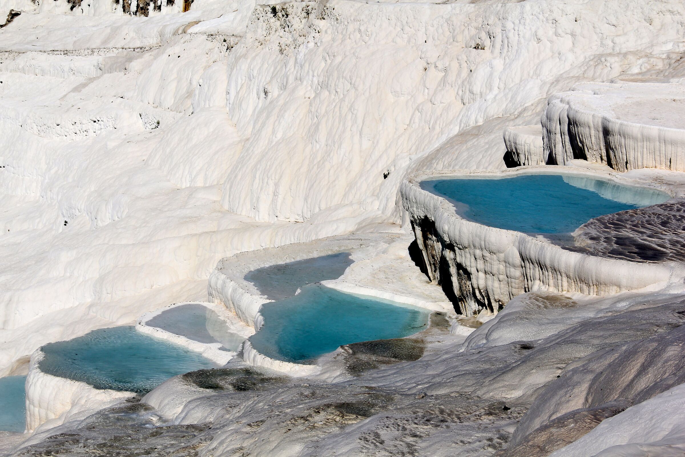 Pamukkale: the white hill and the natural pools