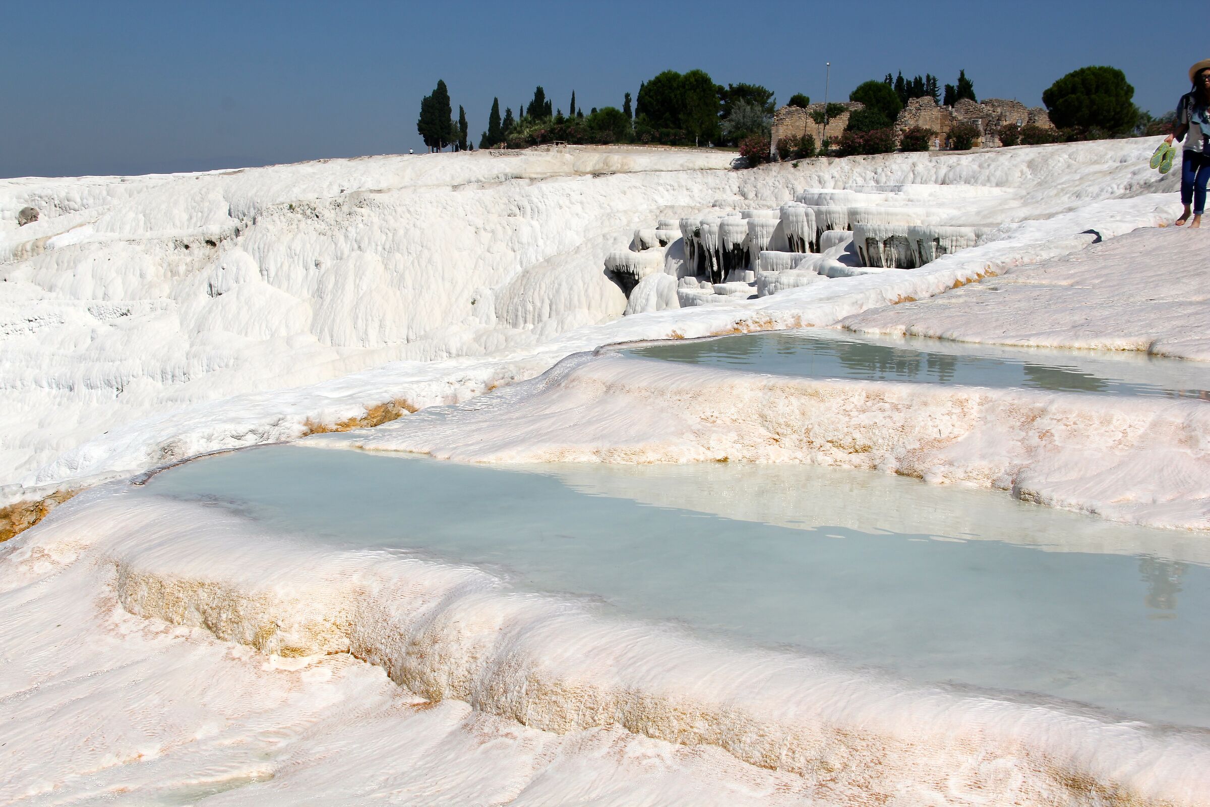 Pamukkale: the white hill and the natural pools