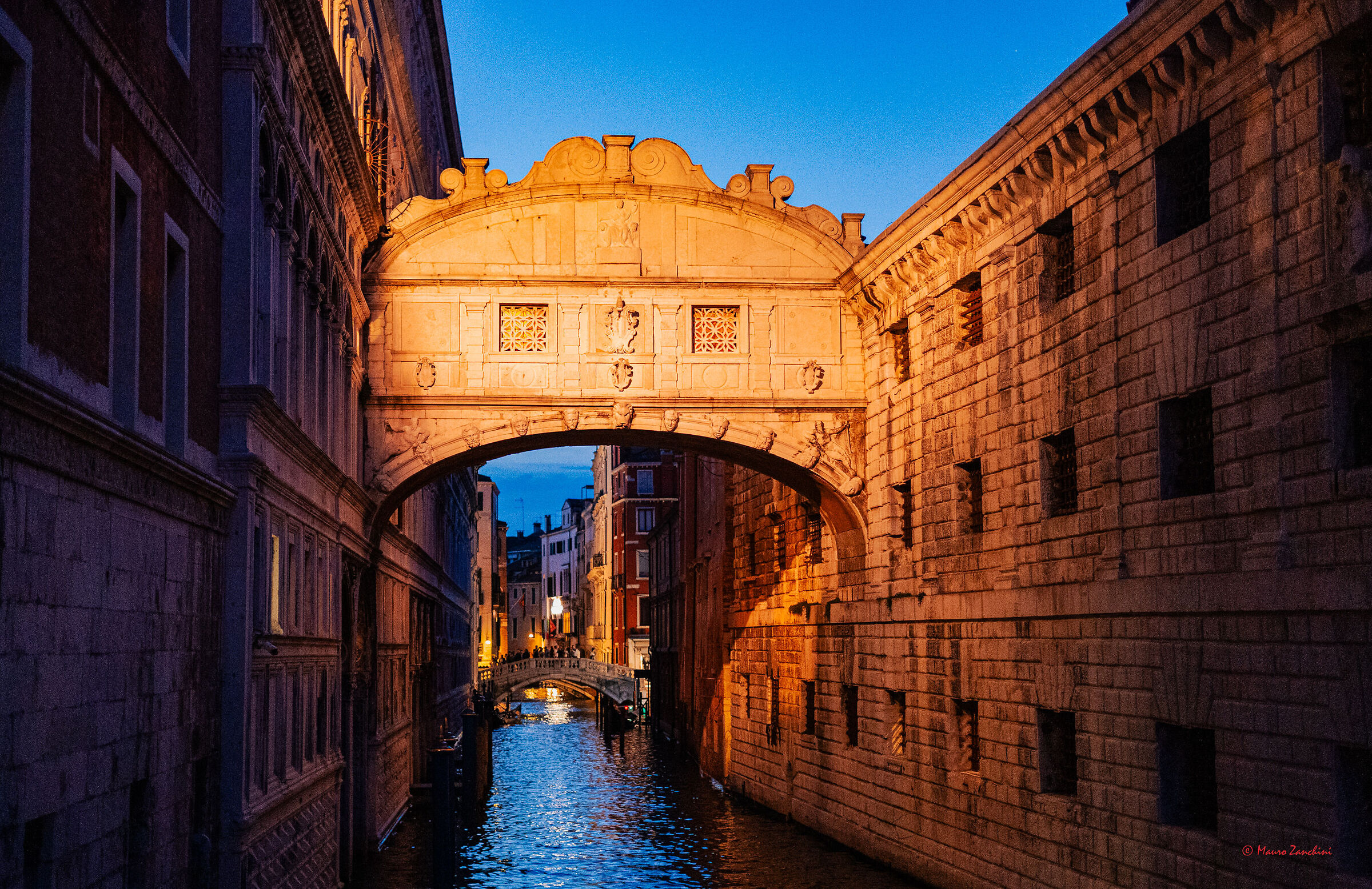 Ponte dei sospiri illuminato al tramonto