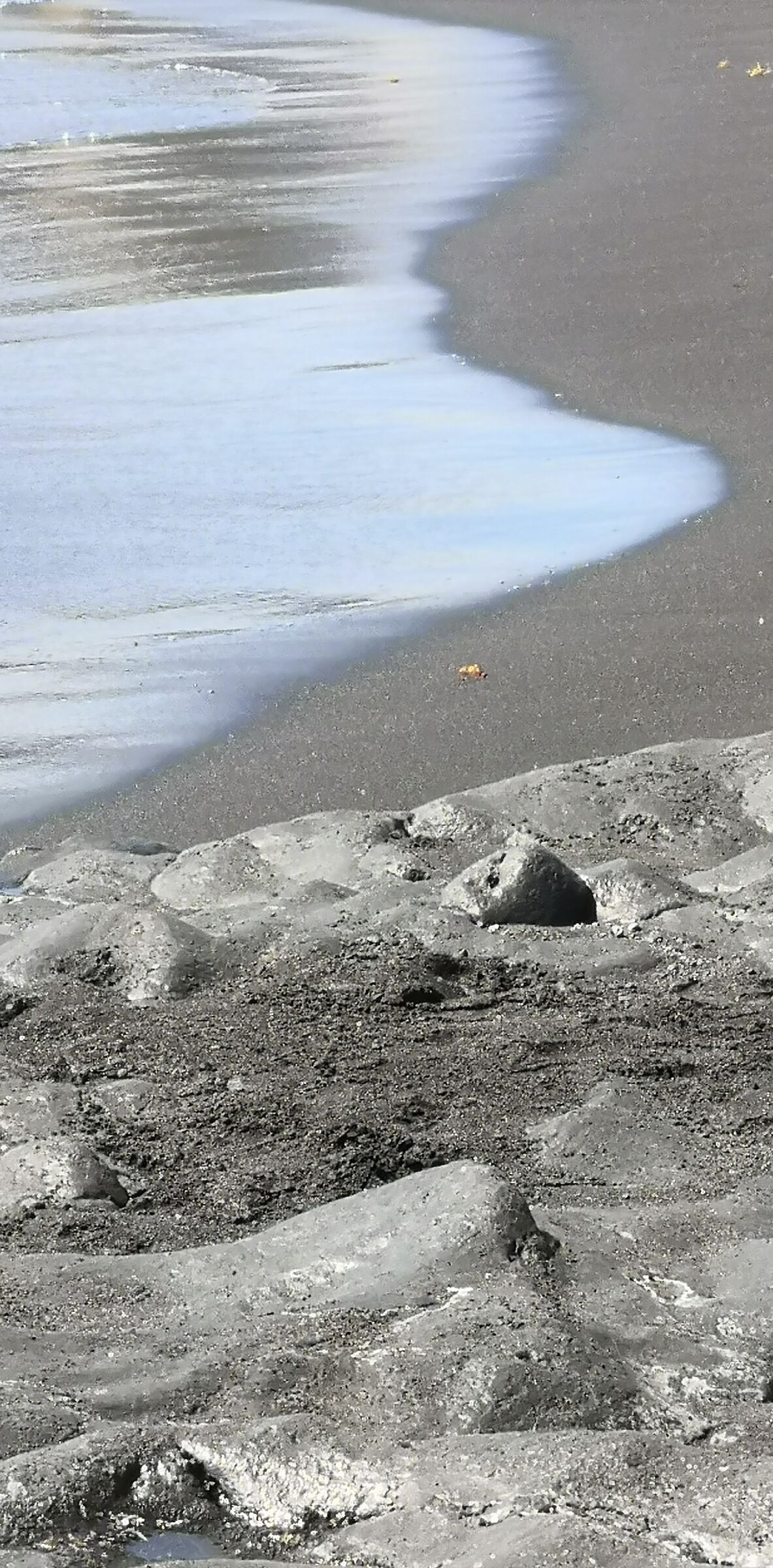 Tenerife. Playa del Duque. Riflessi sulla riva.