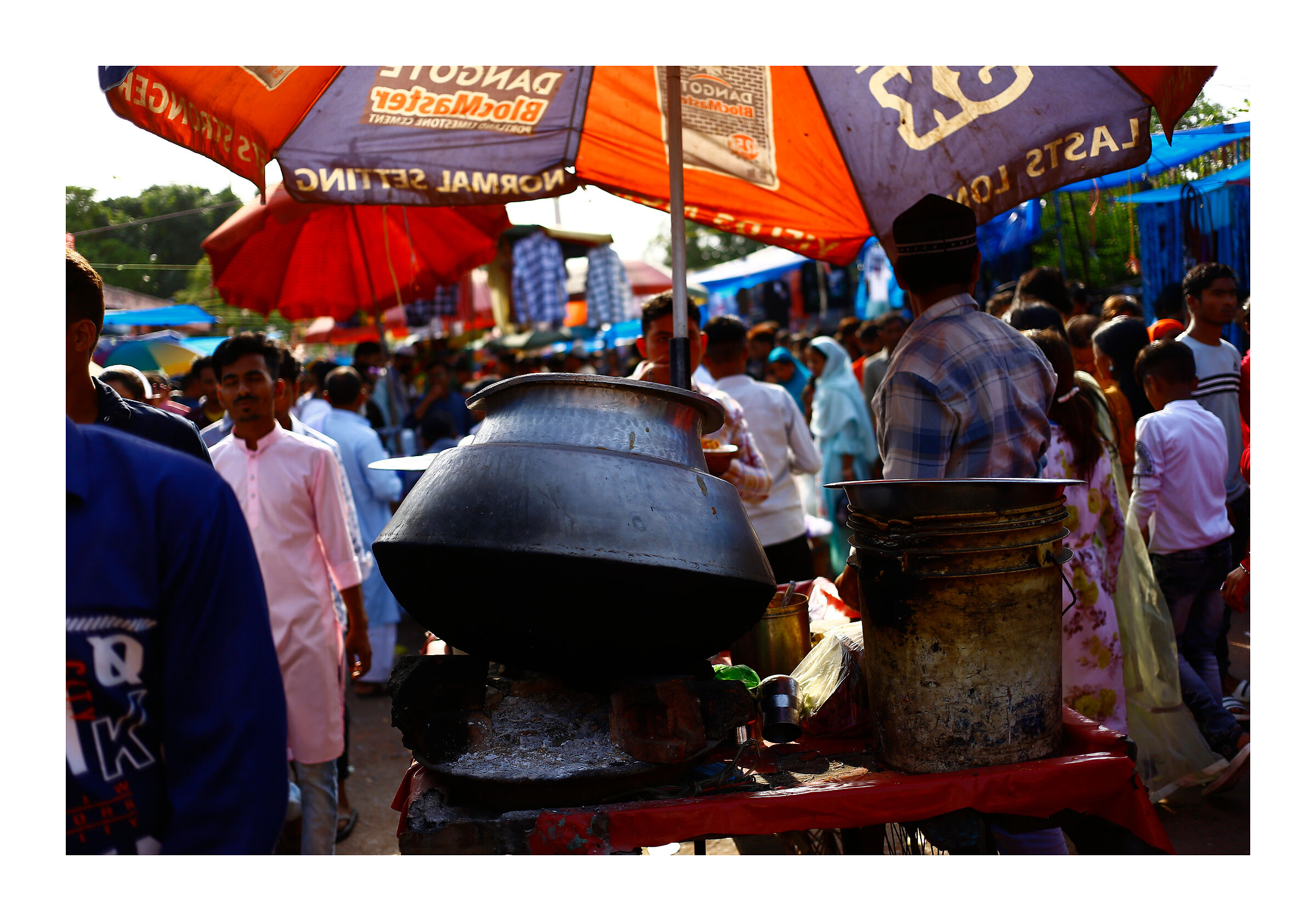 We cook at the market