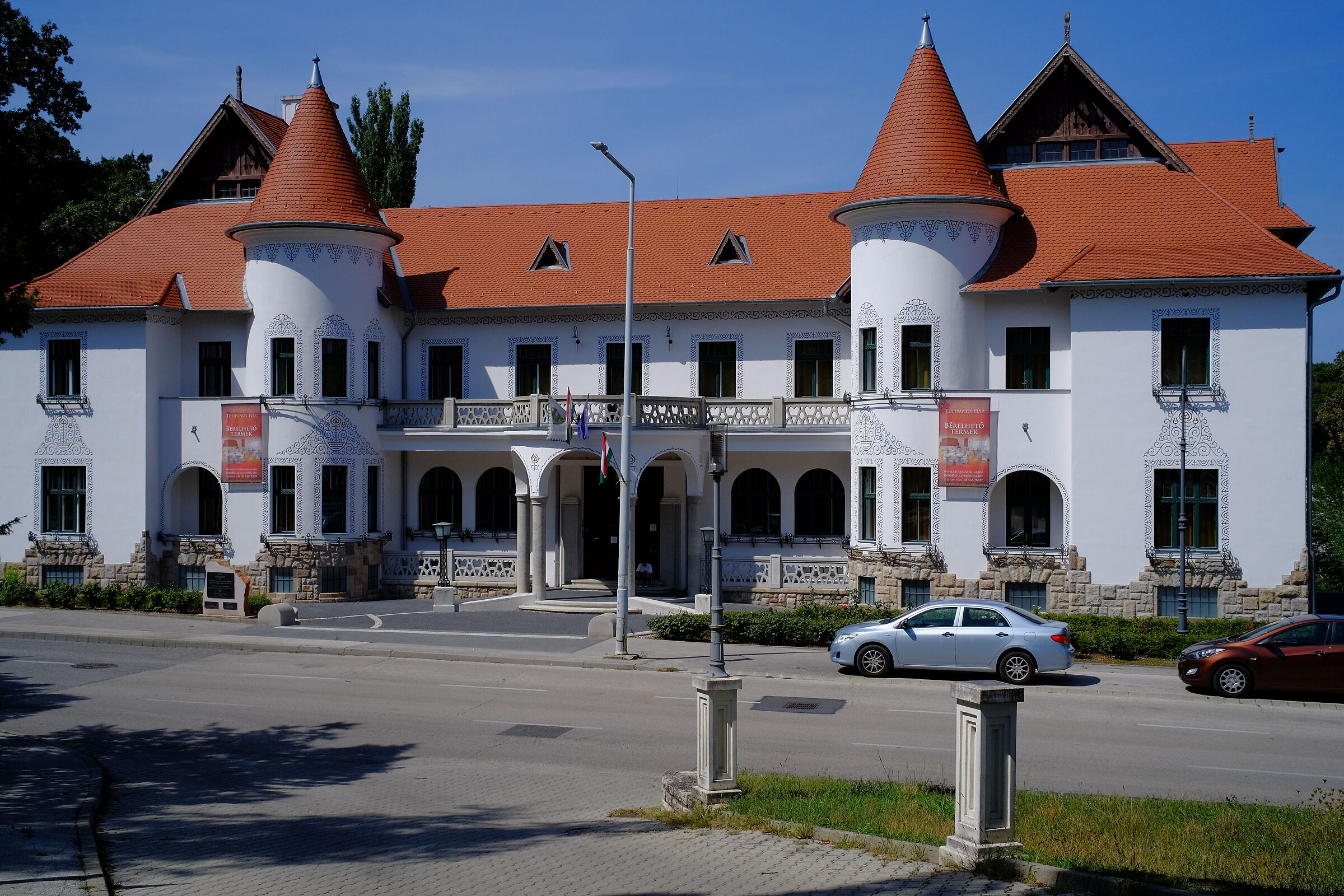 Tulipános Ház
