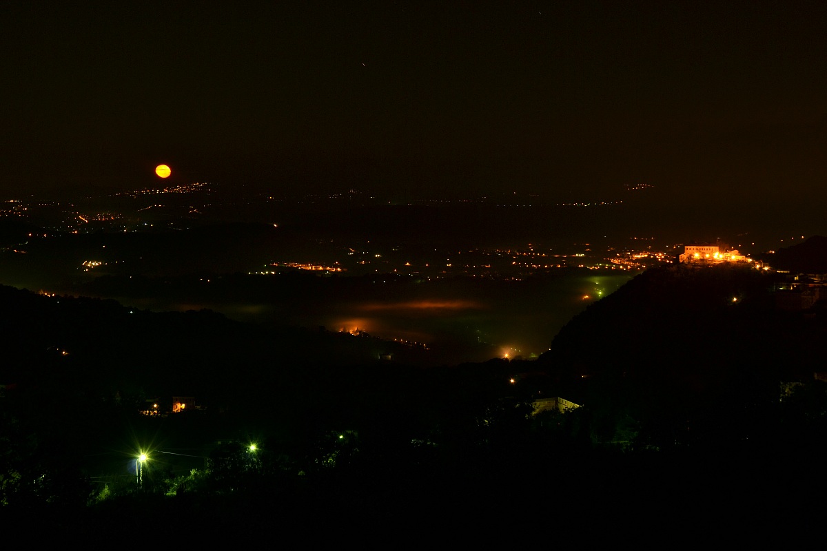 Luna rossa (arpino di notte)