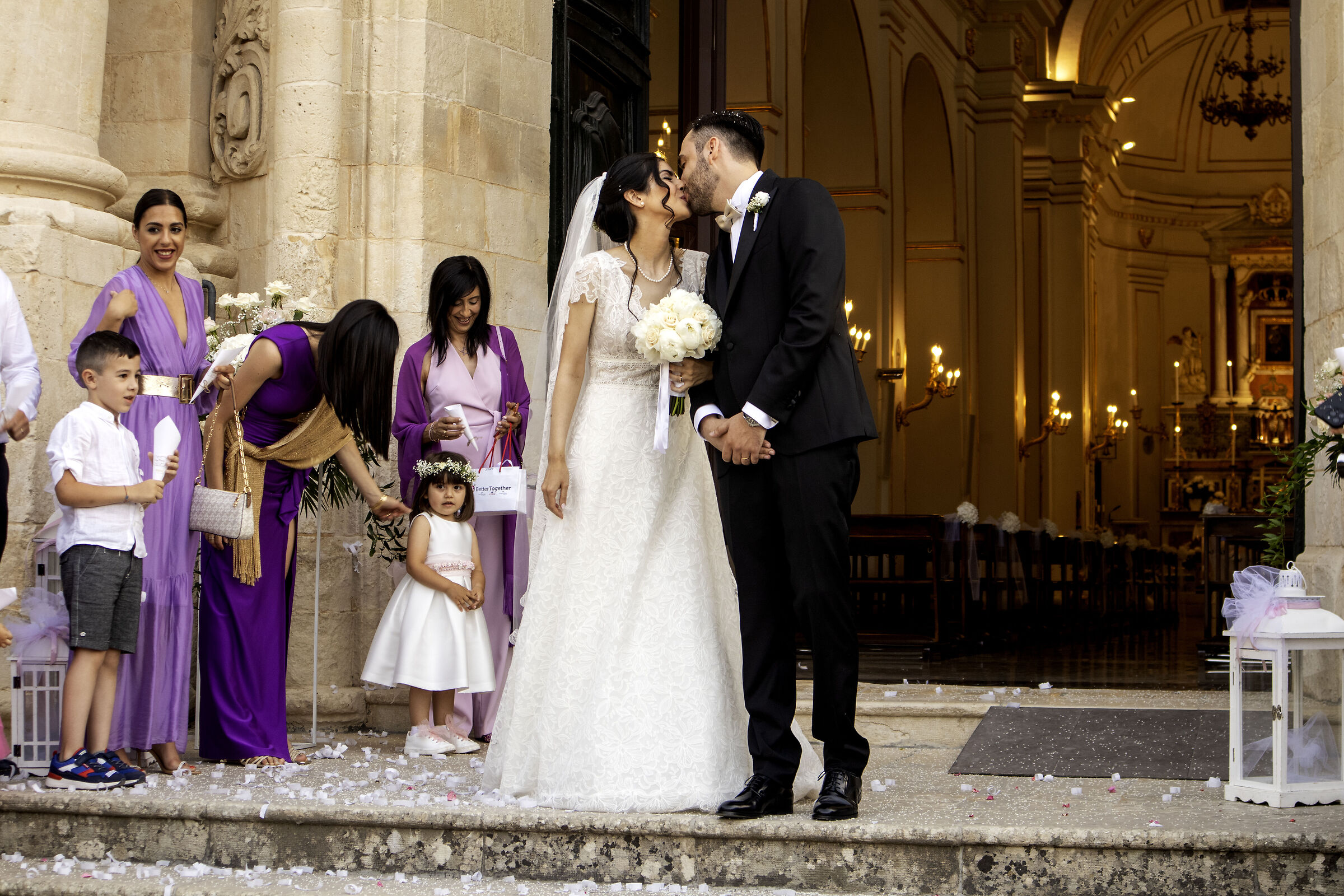Scene from a wedding - kiss