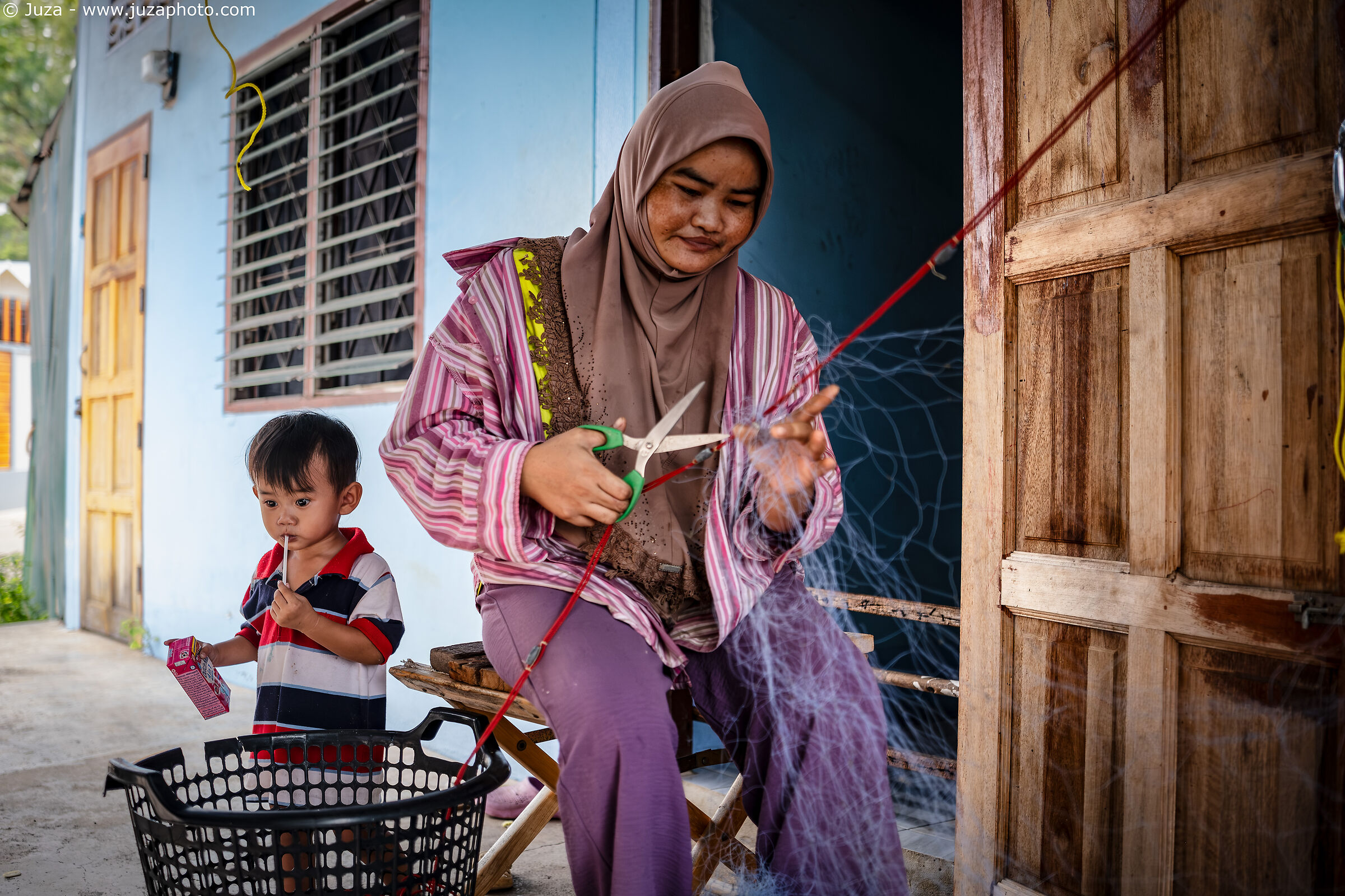 Repairing the nets, Samae San
